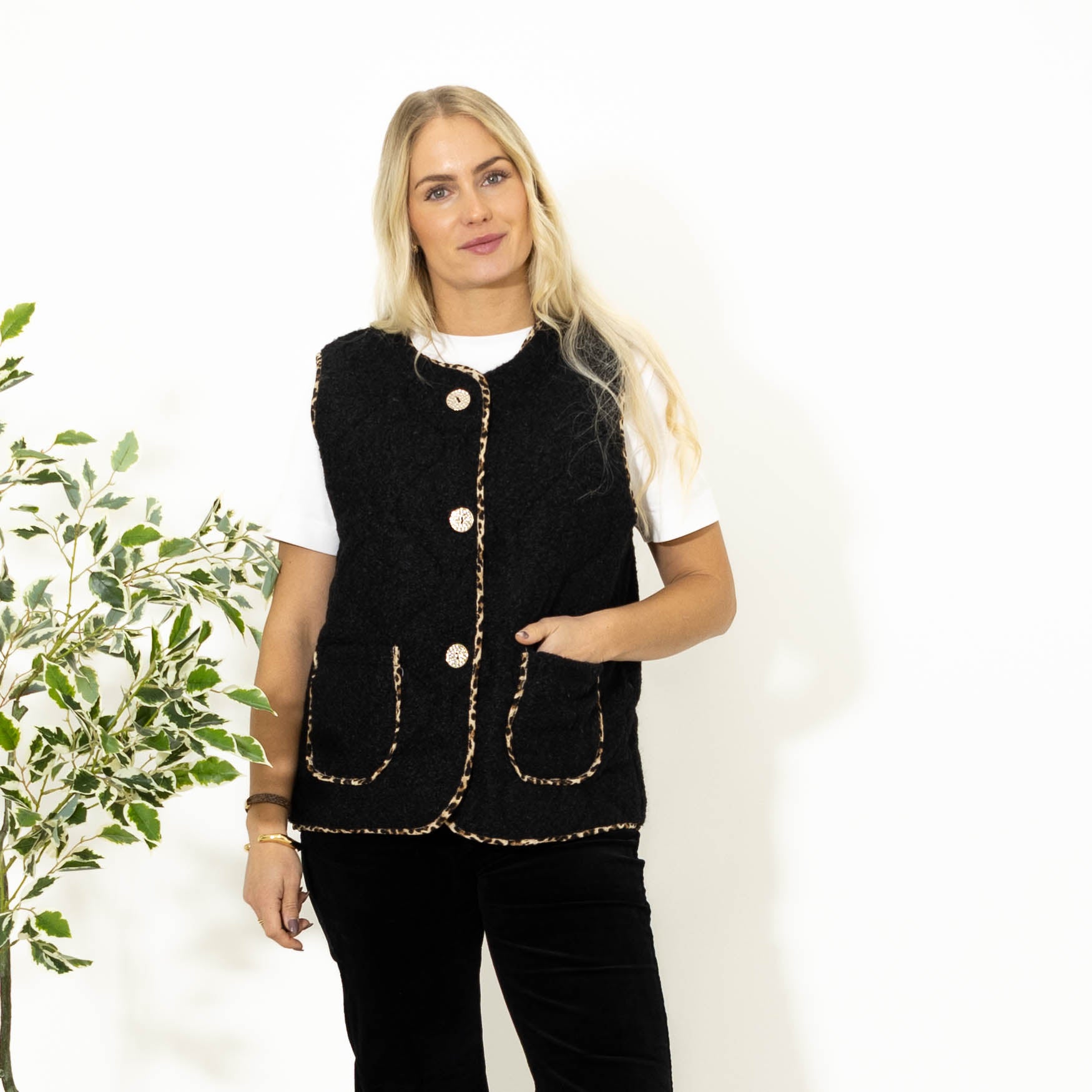 Lizzy strikvest, Sort