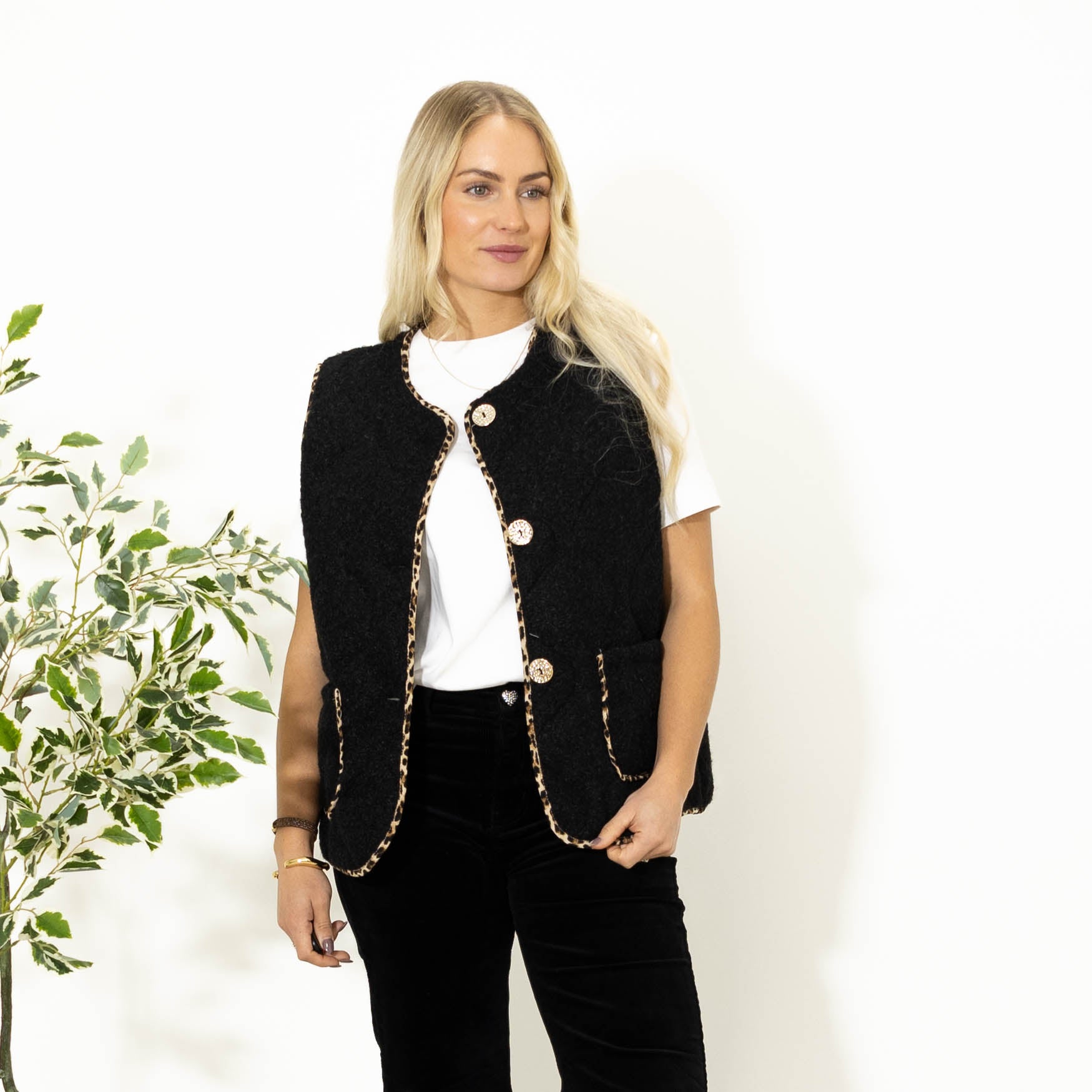 Lizzy strikvest, Sort