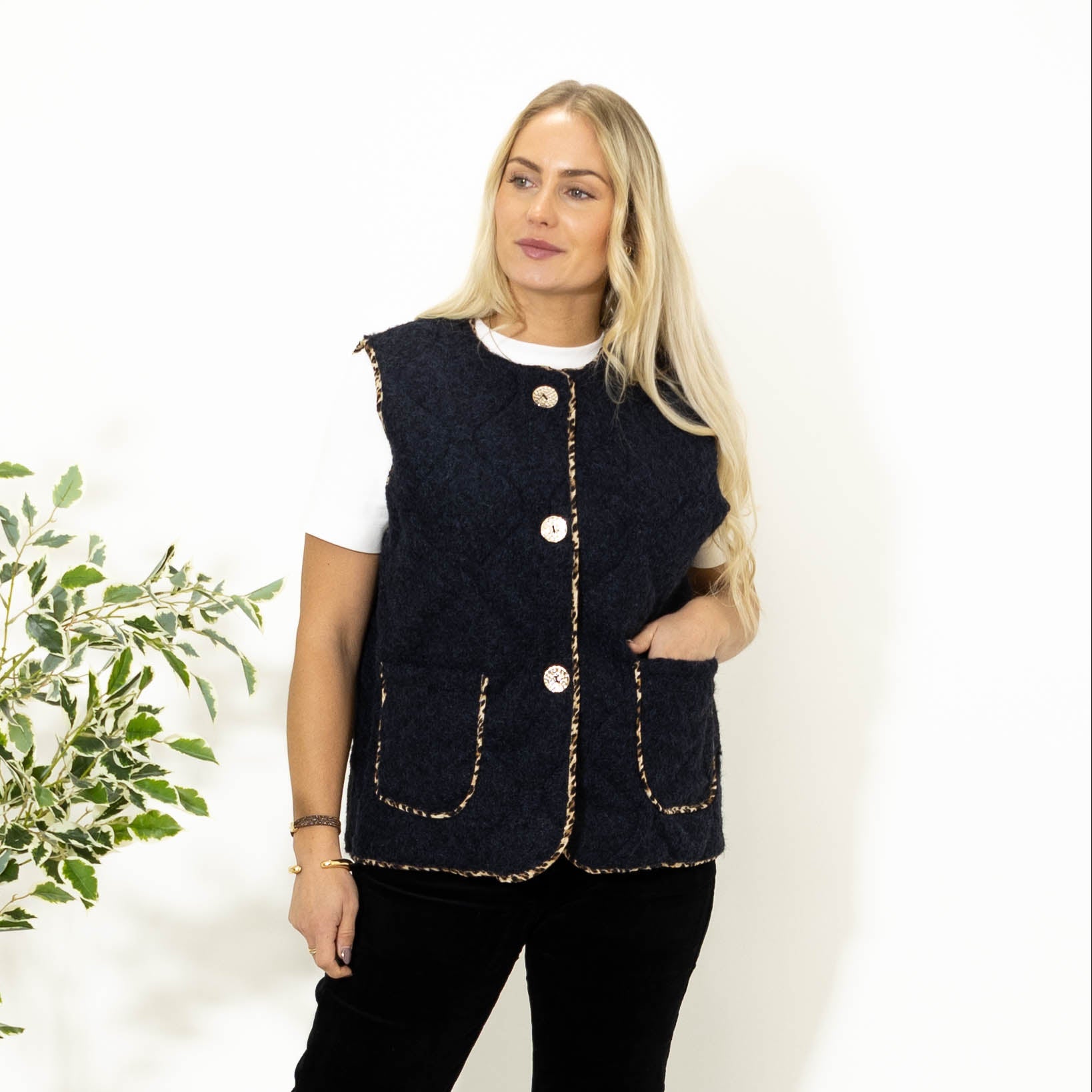 Lizzy strikvest, Navy