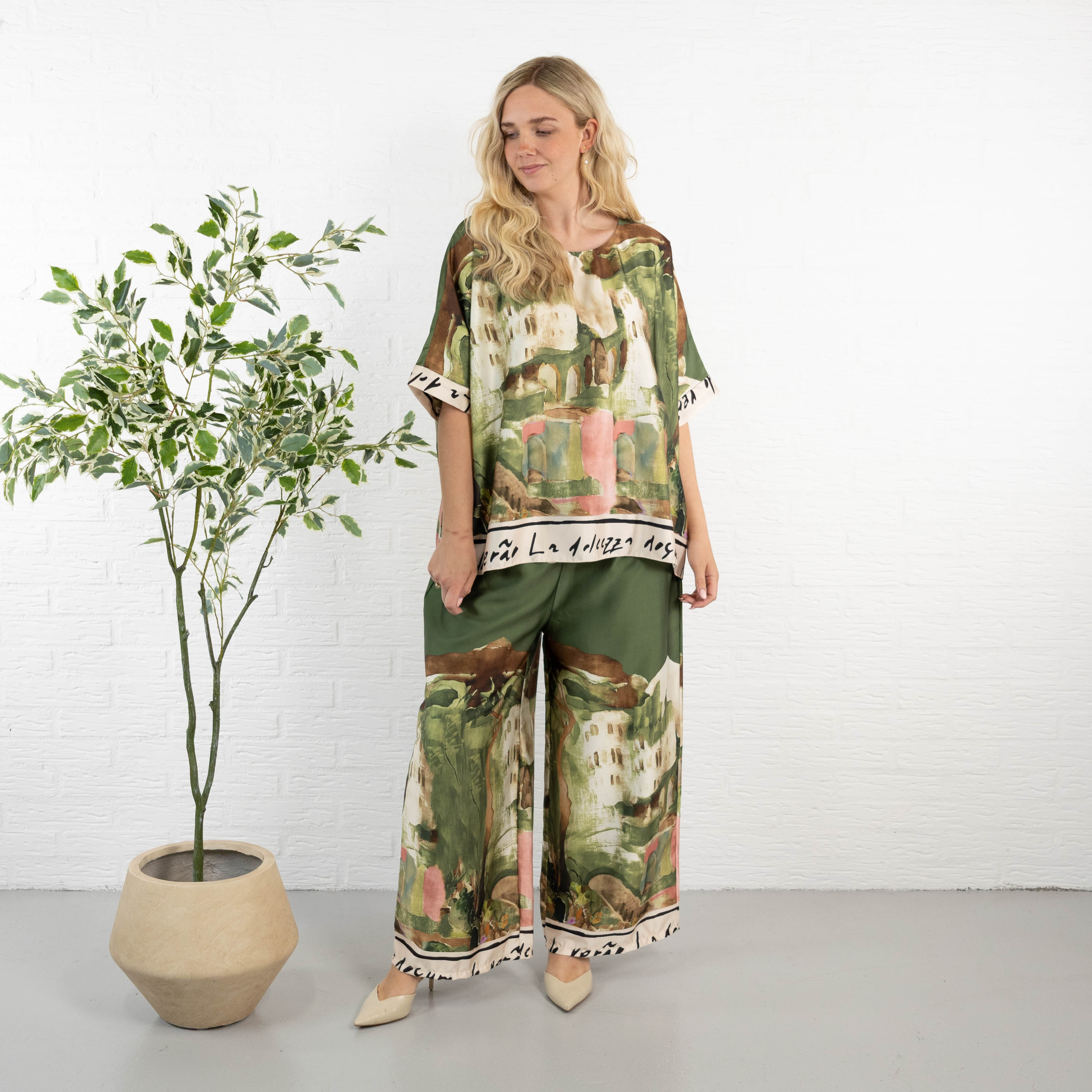 Fenni sæt, Khaki