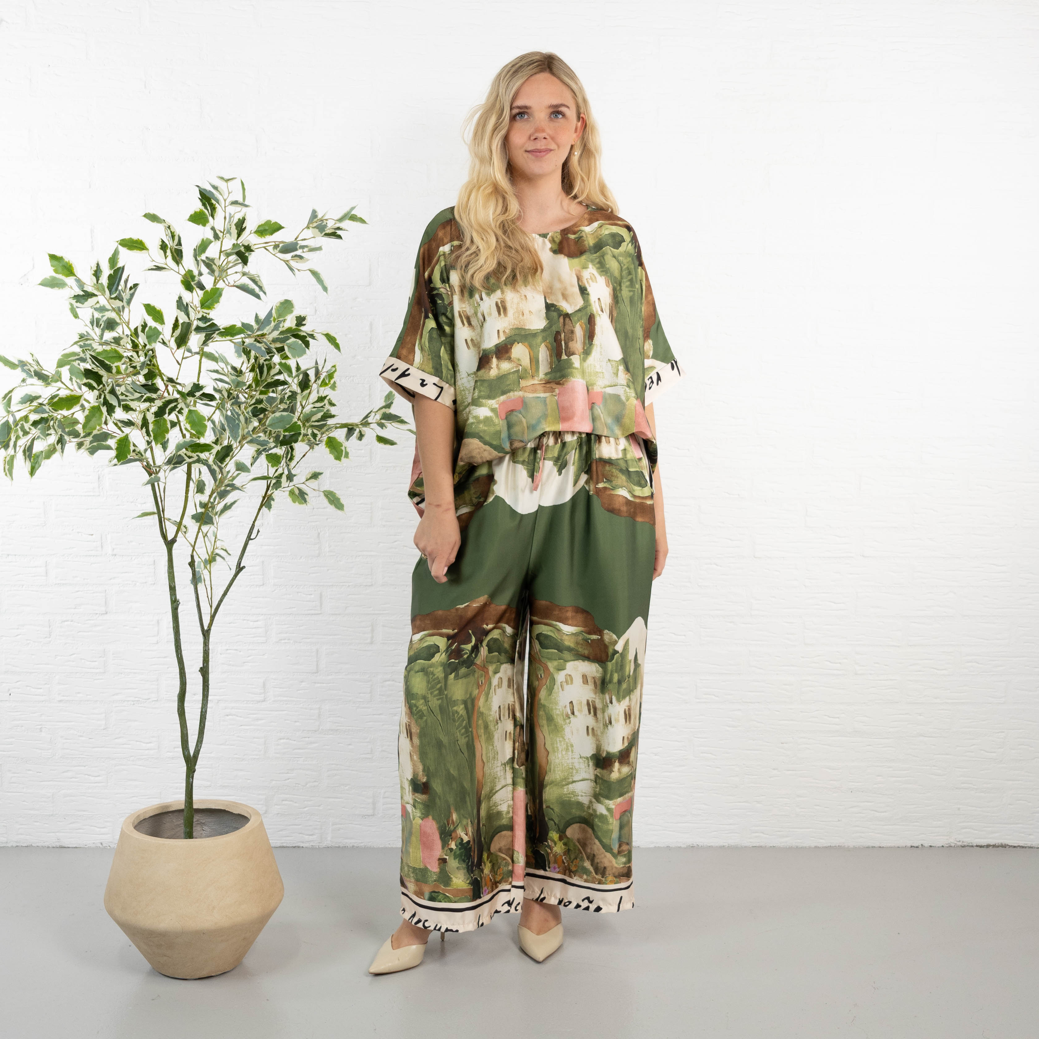 Fenni sæt, Khaki