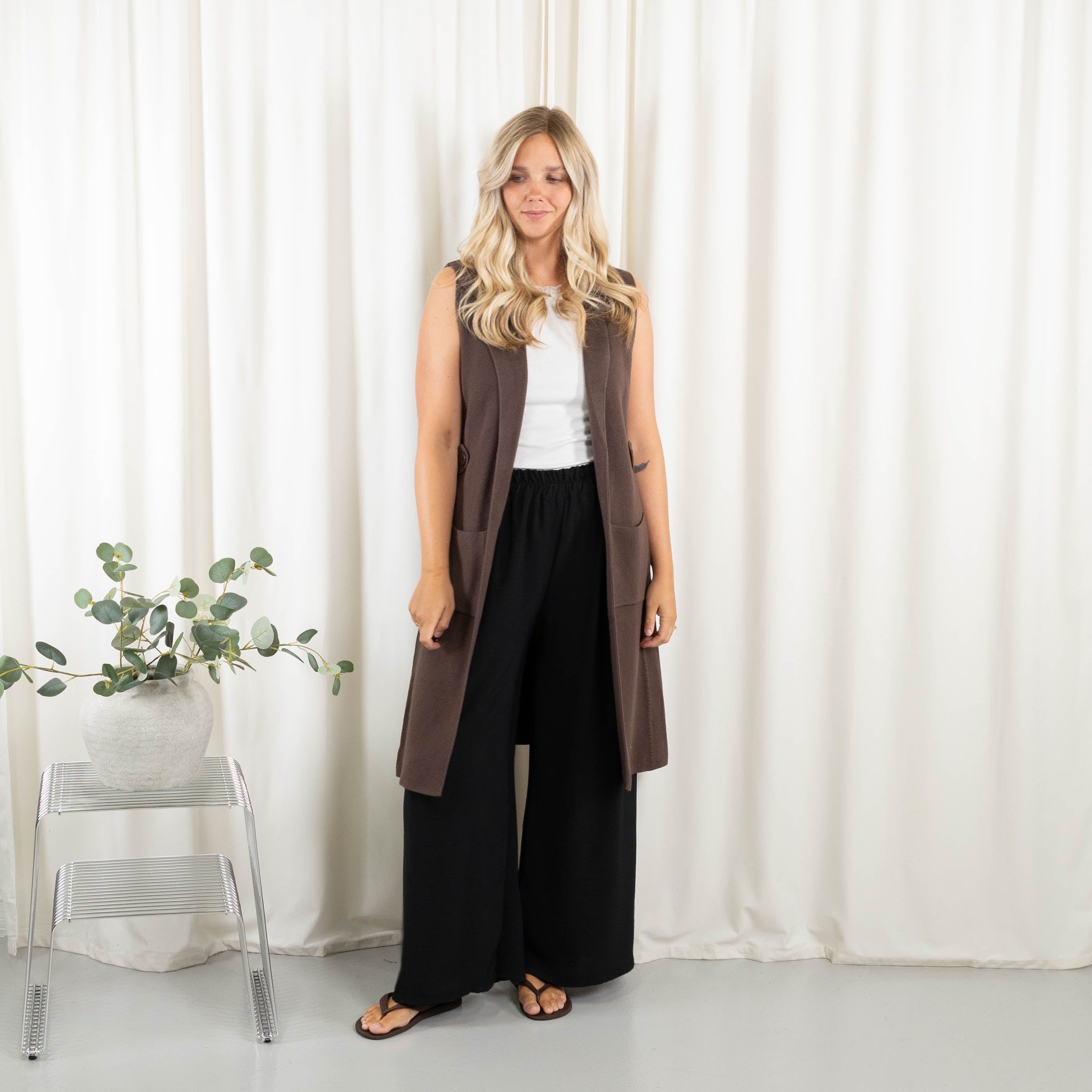 Mandy strikcardigan/vest, Choko