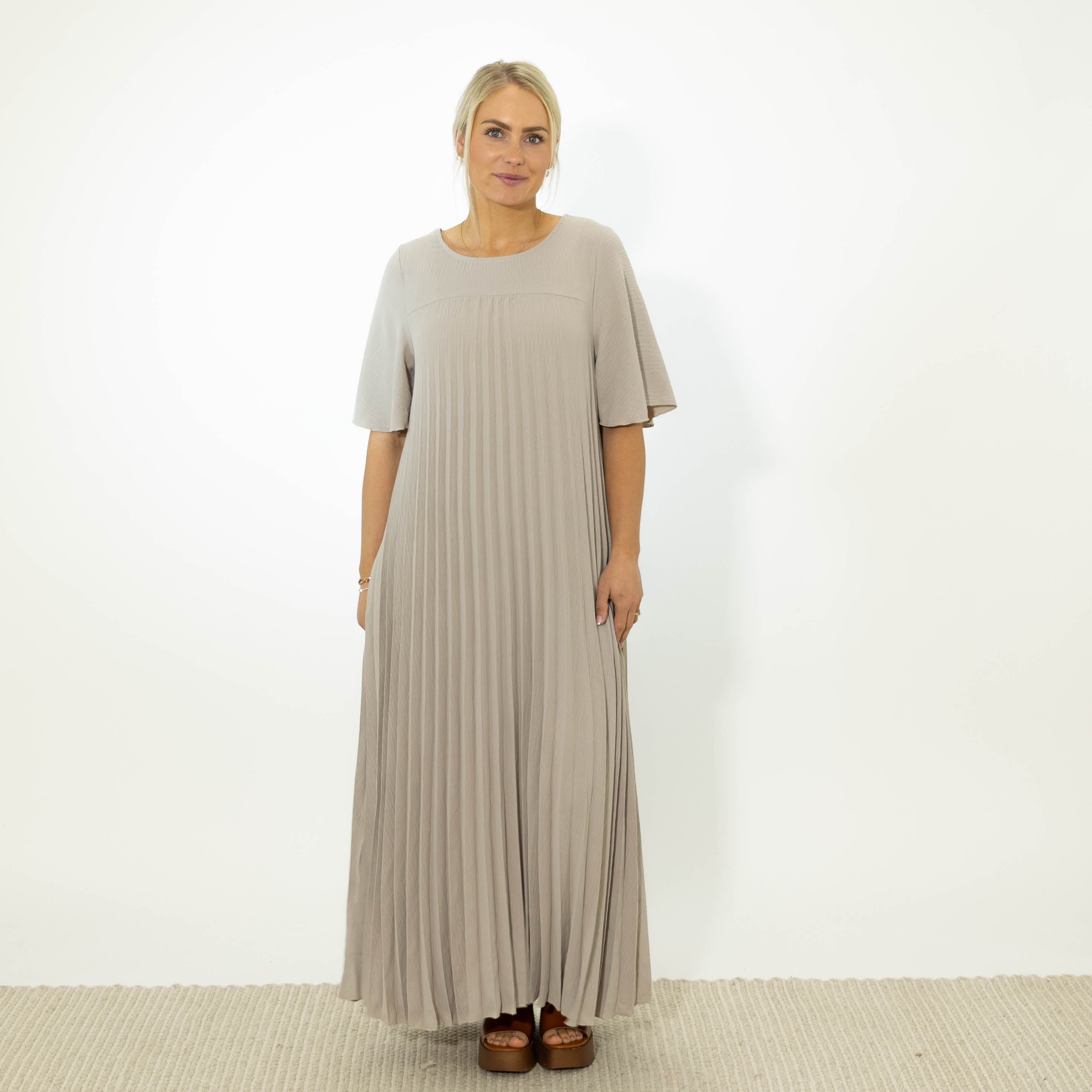 Sarah Bubblechiffon kjole, Taupe