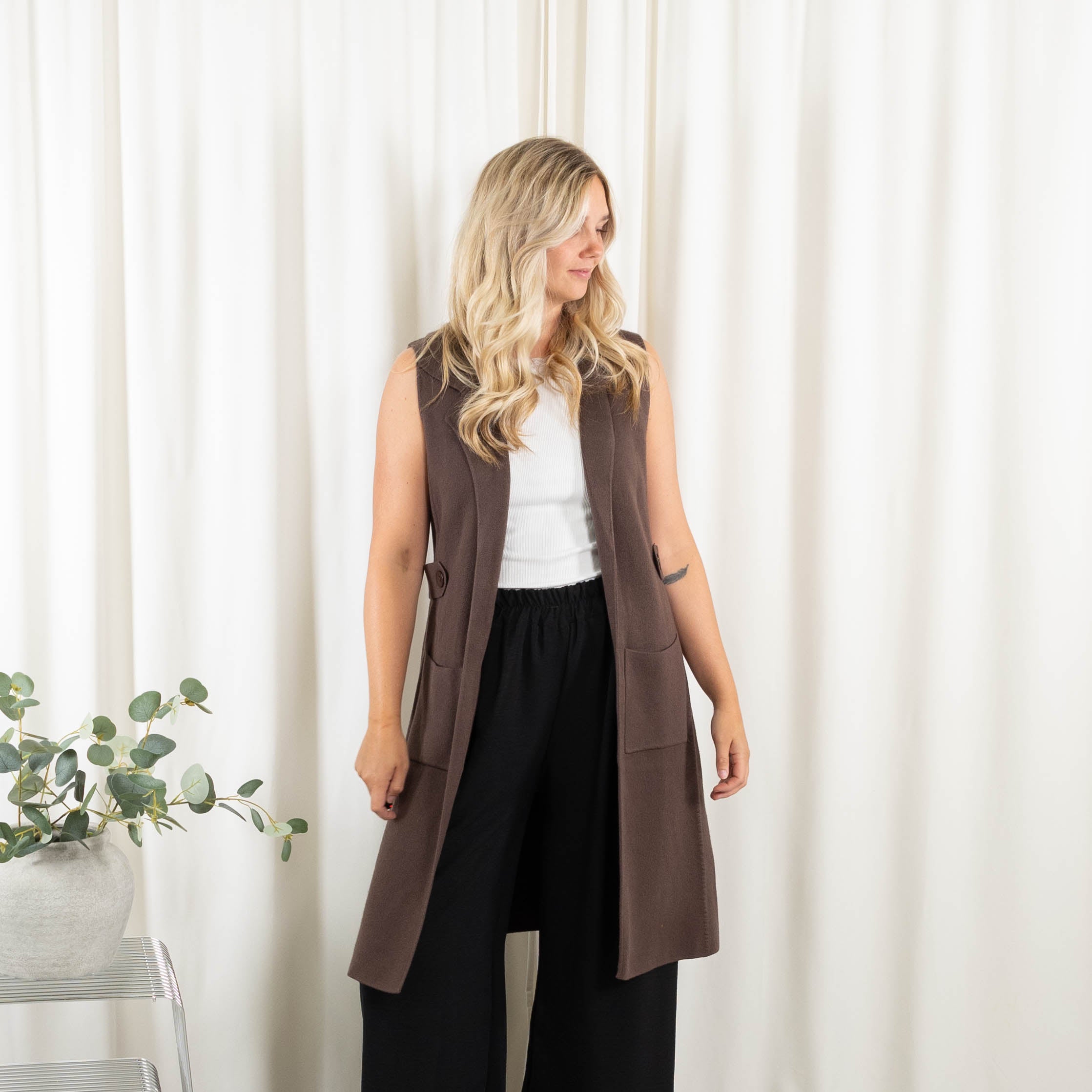 Mandy strikcardigan/vest, Choko