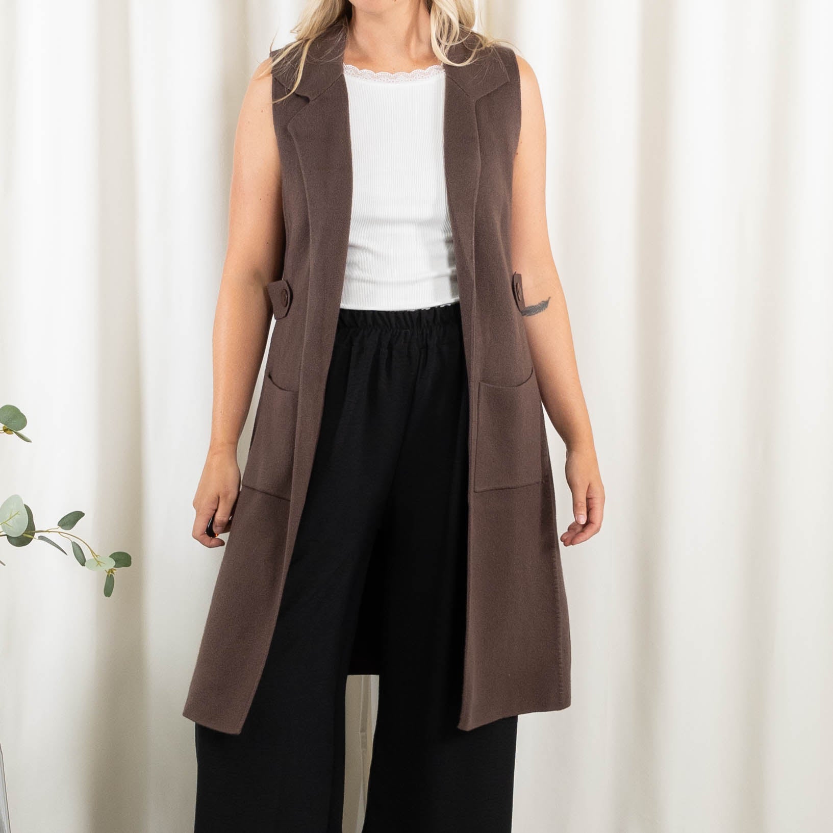 Mandy strikcardigan/vest, Choko