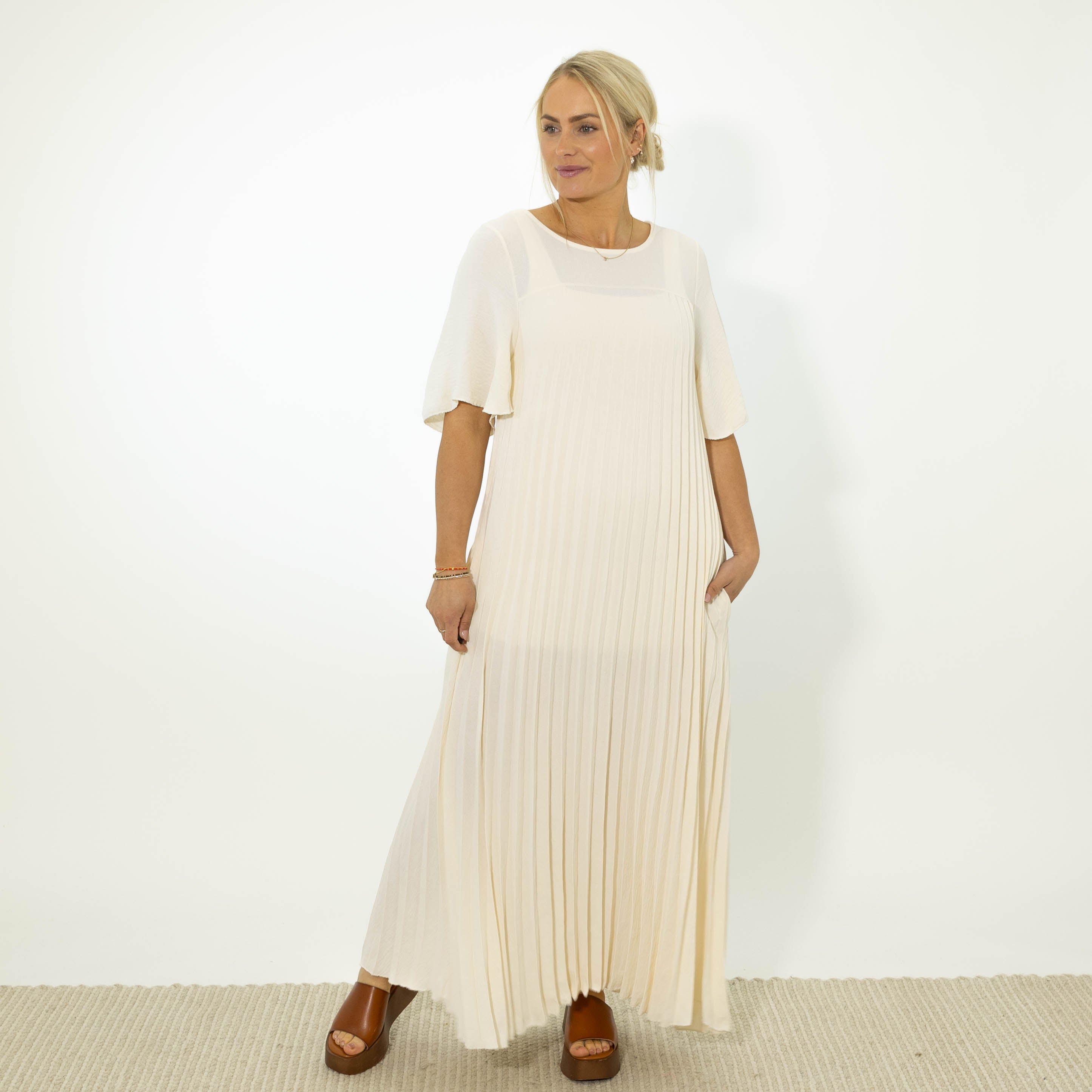 Sarah Bubblechiffon kjole, Beige