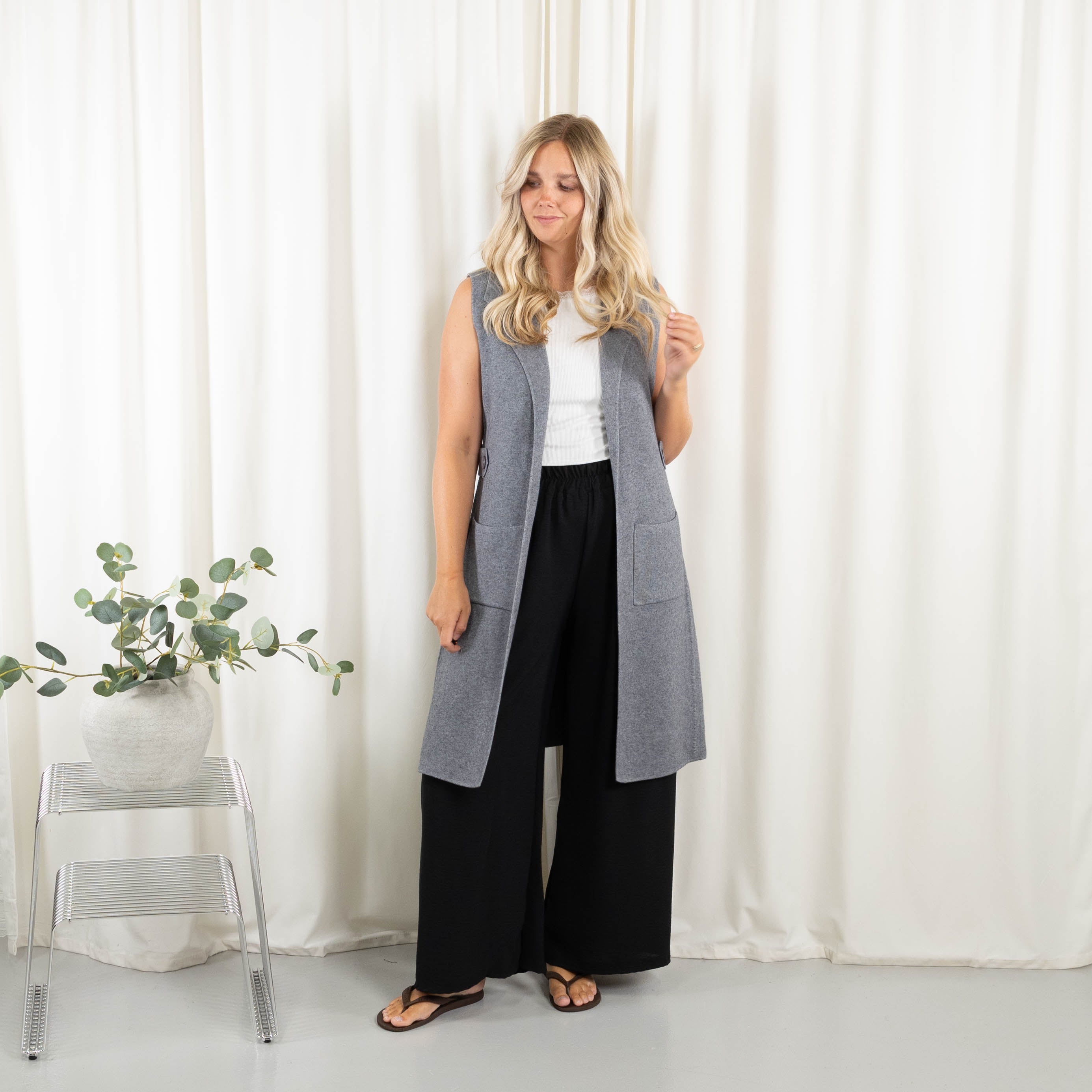 Mandy strikcardigan/vest, Grå