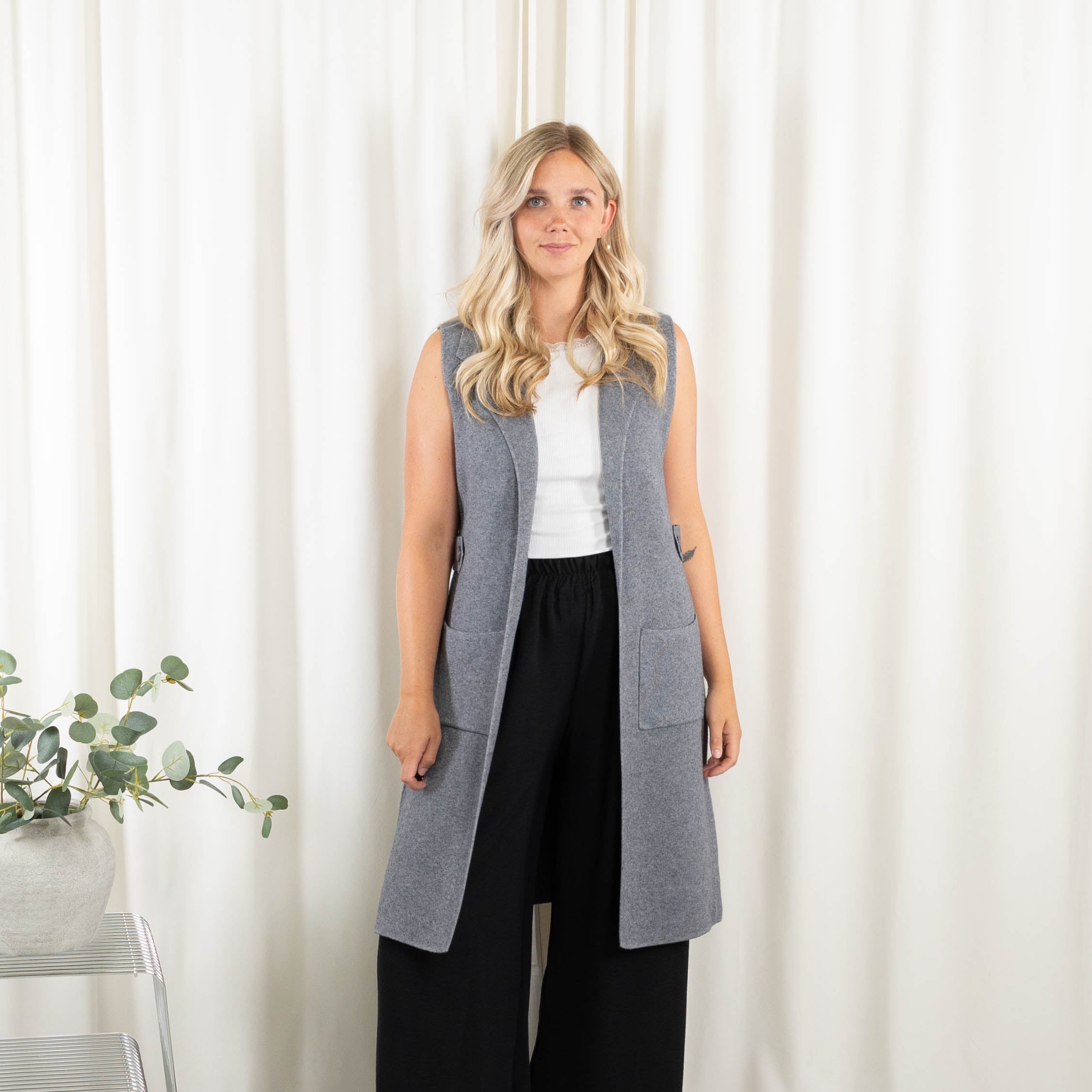 Mandy strikcardigan/vest, Grå