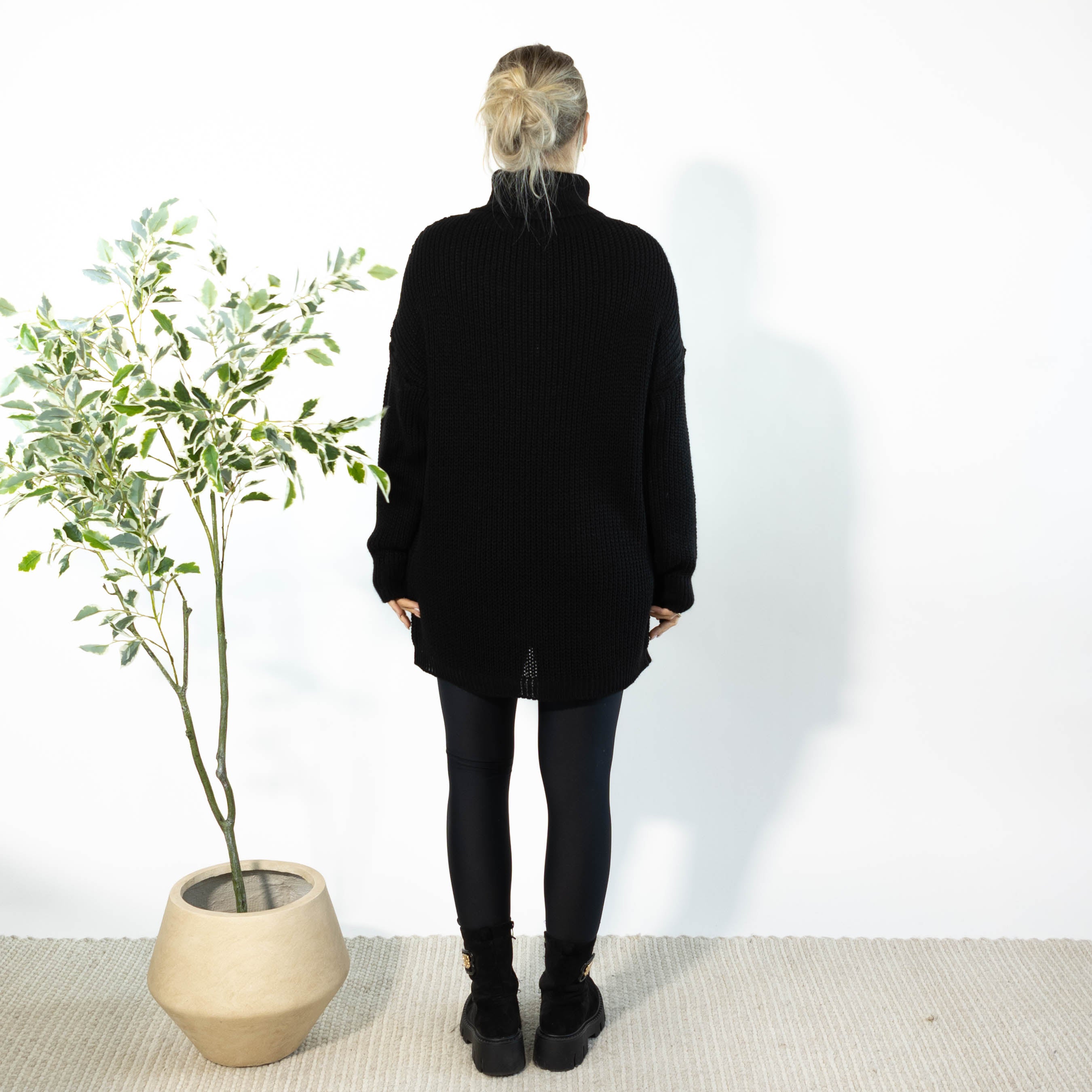 Iben striktunika m. rullekrave, Sort