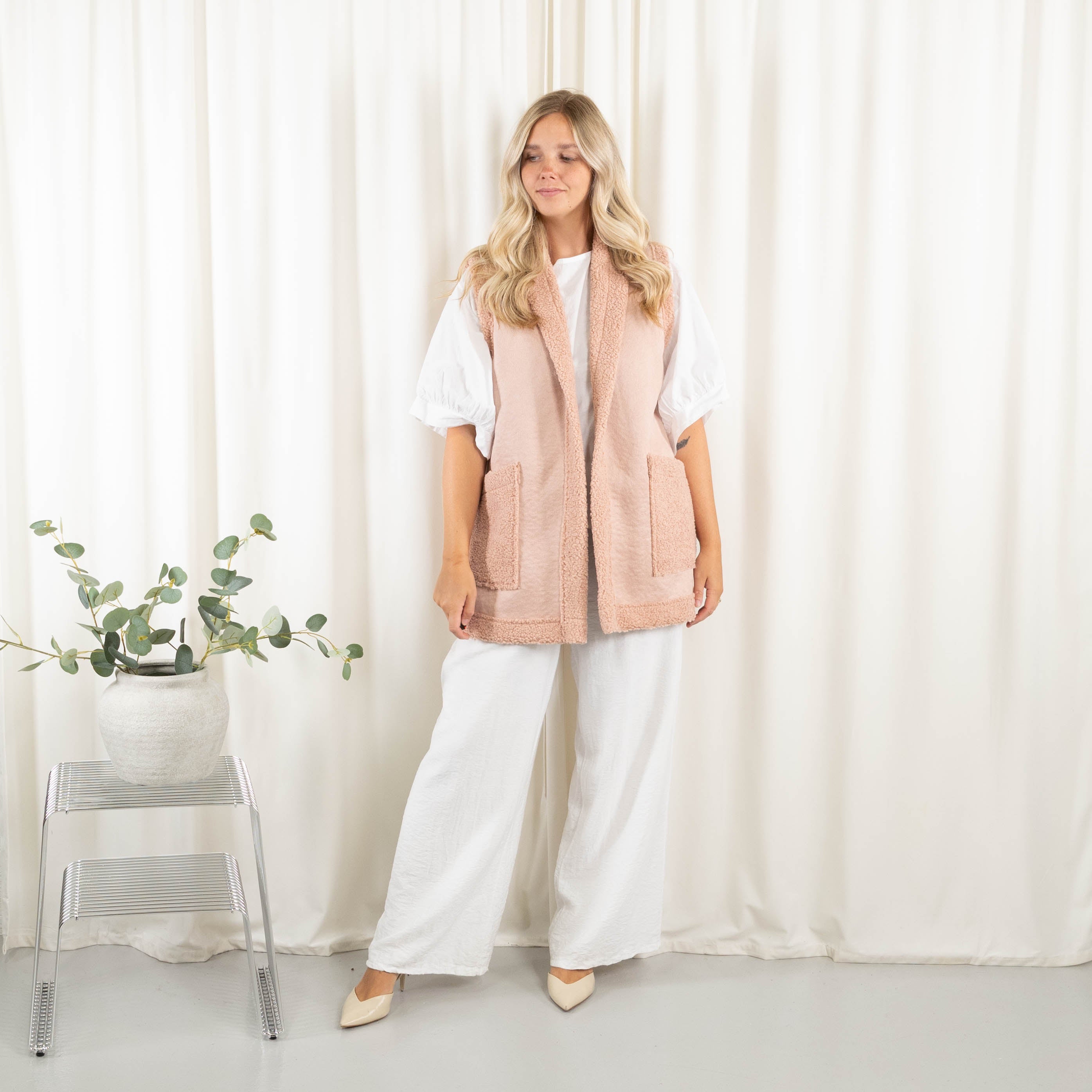 Eden vest, Rosa