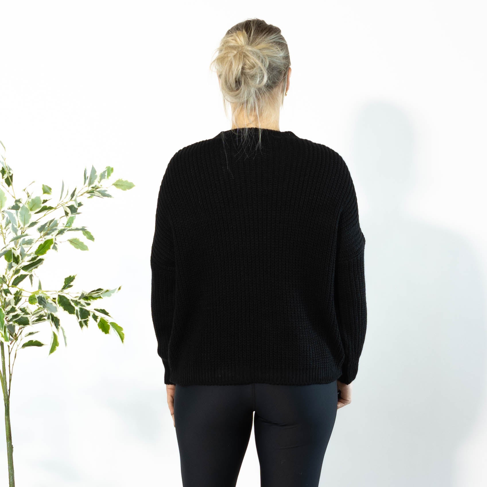 Aja rundhals julestrik, Sort