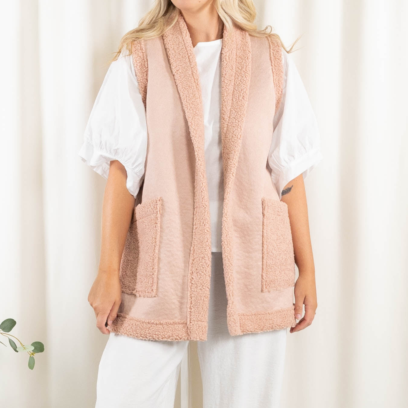 Eden vest, Rosa