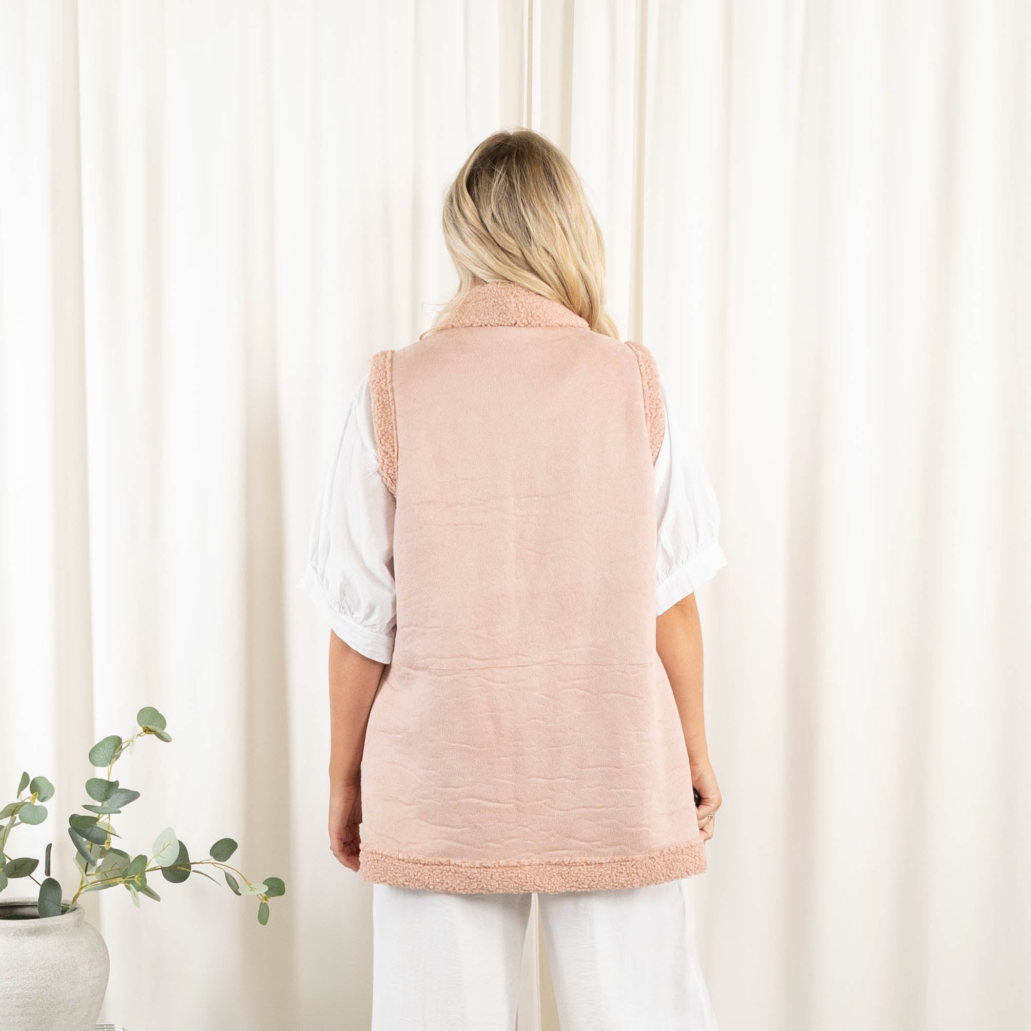 Eden vest, Rosa