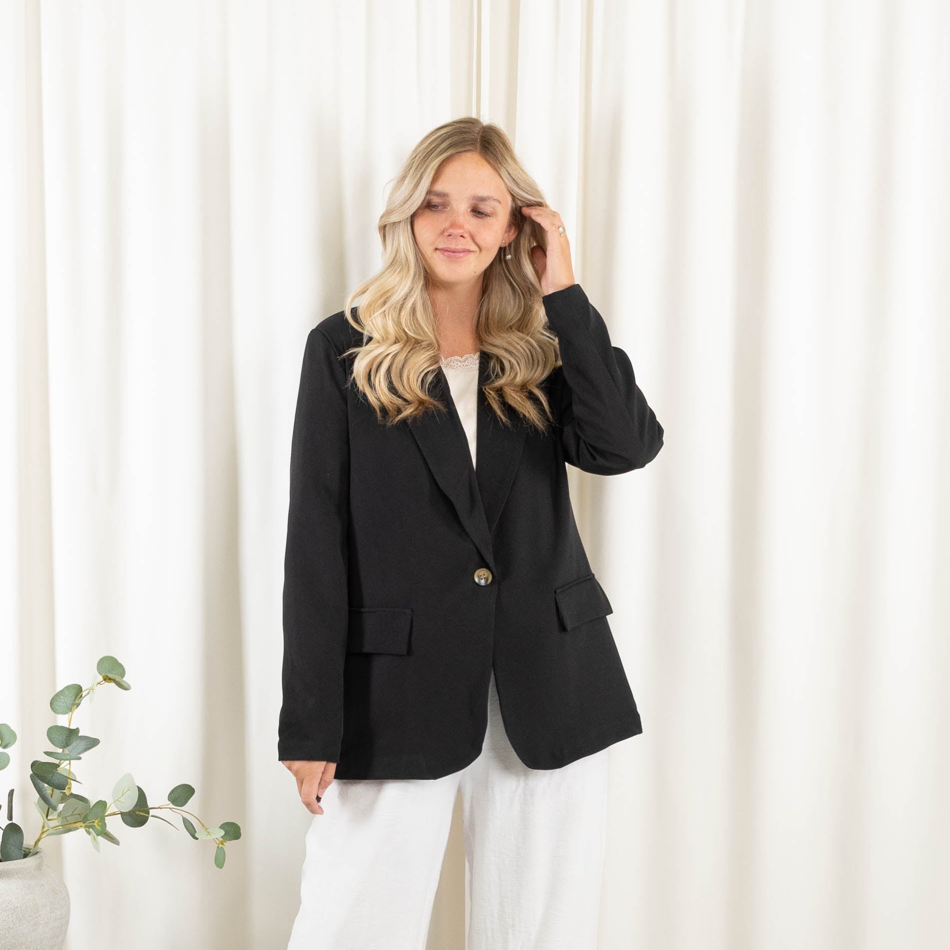 Nikita blazer, Sort