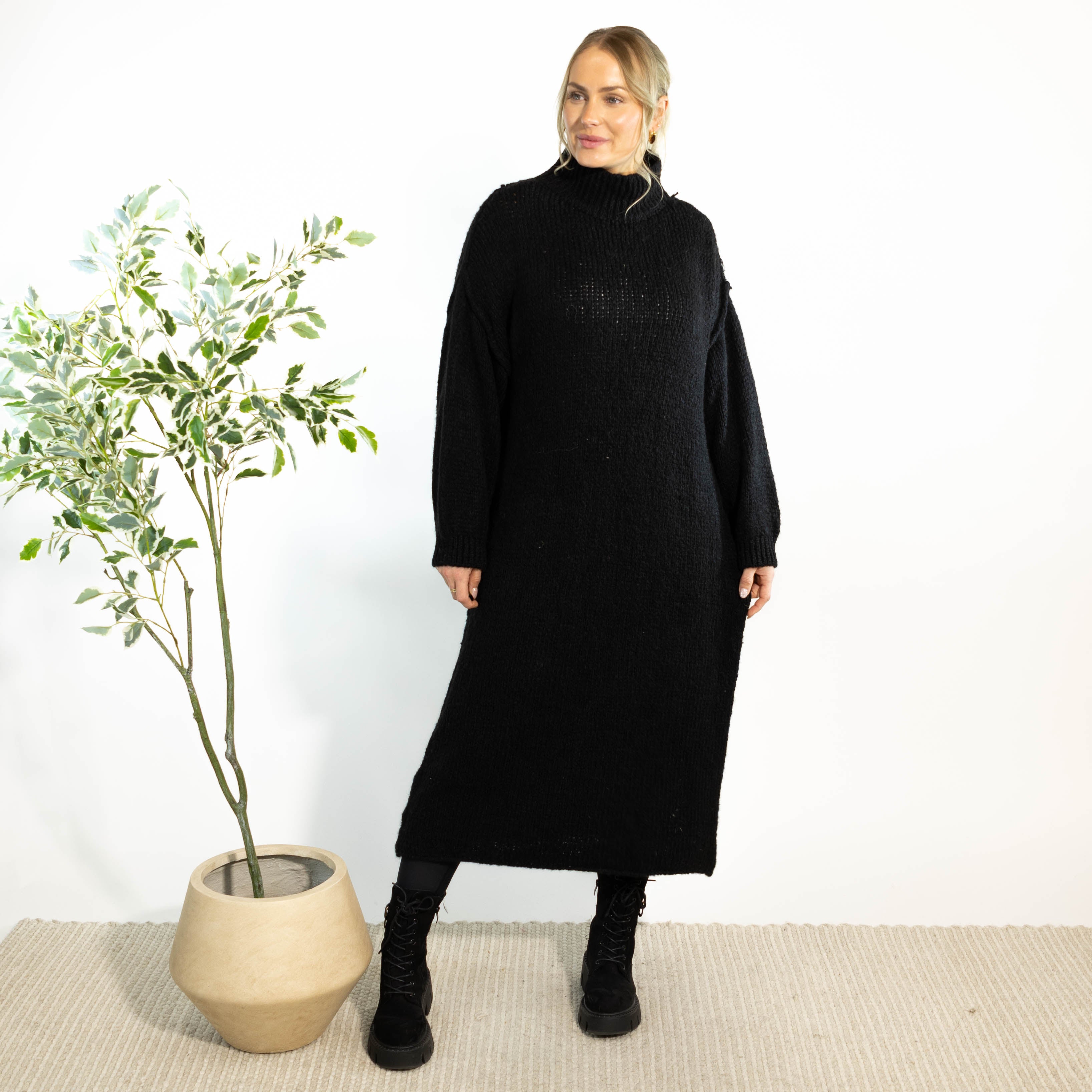 Gry strikkjole, Sort