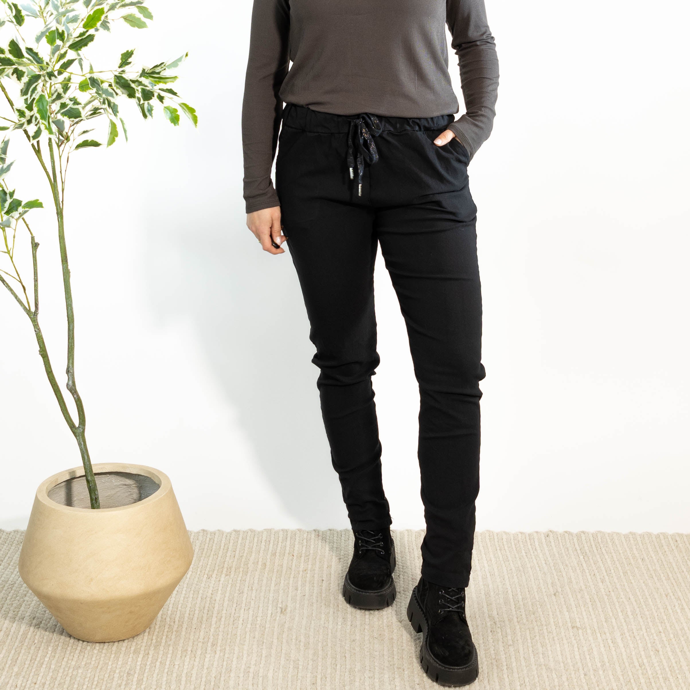 Krista bengaline bukser, Sort