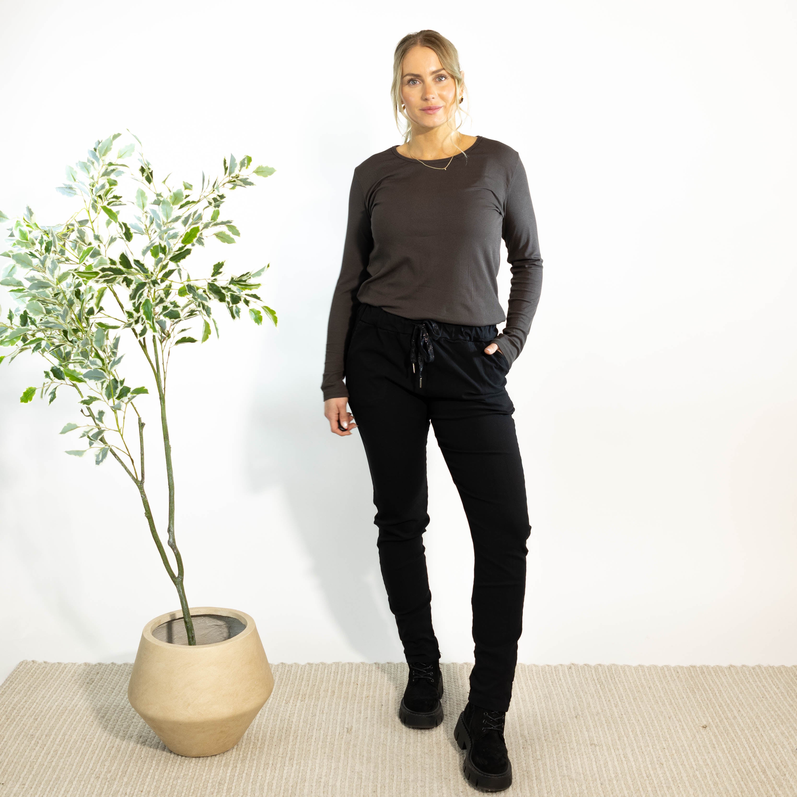 Krista bengaline bukser, Sort