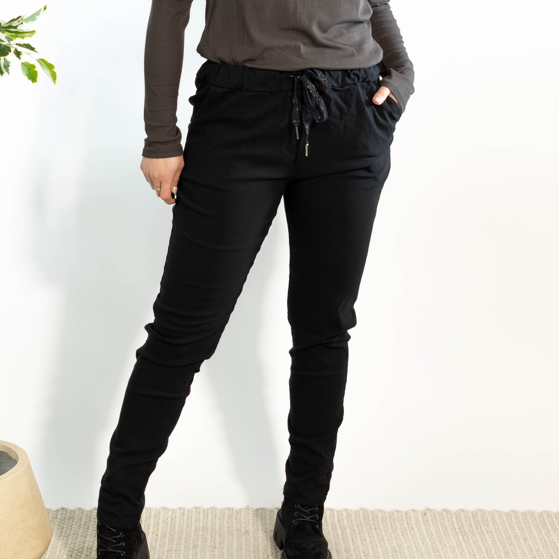 Krista bengaline bukser, Sort