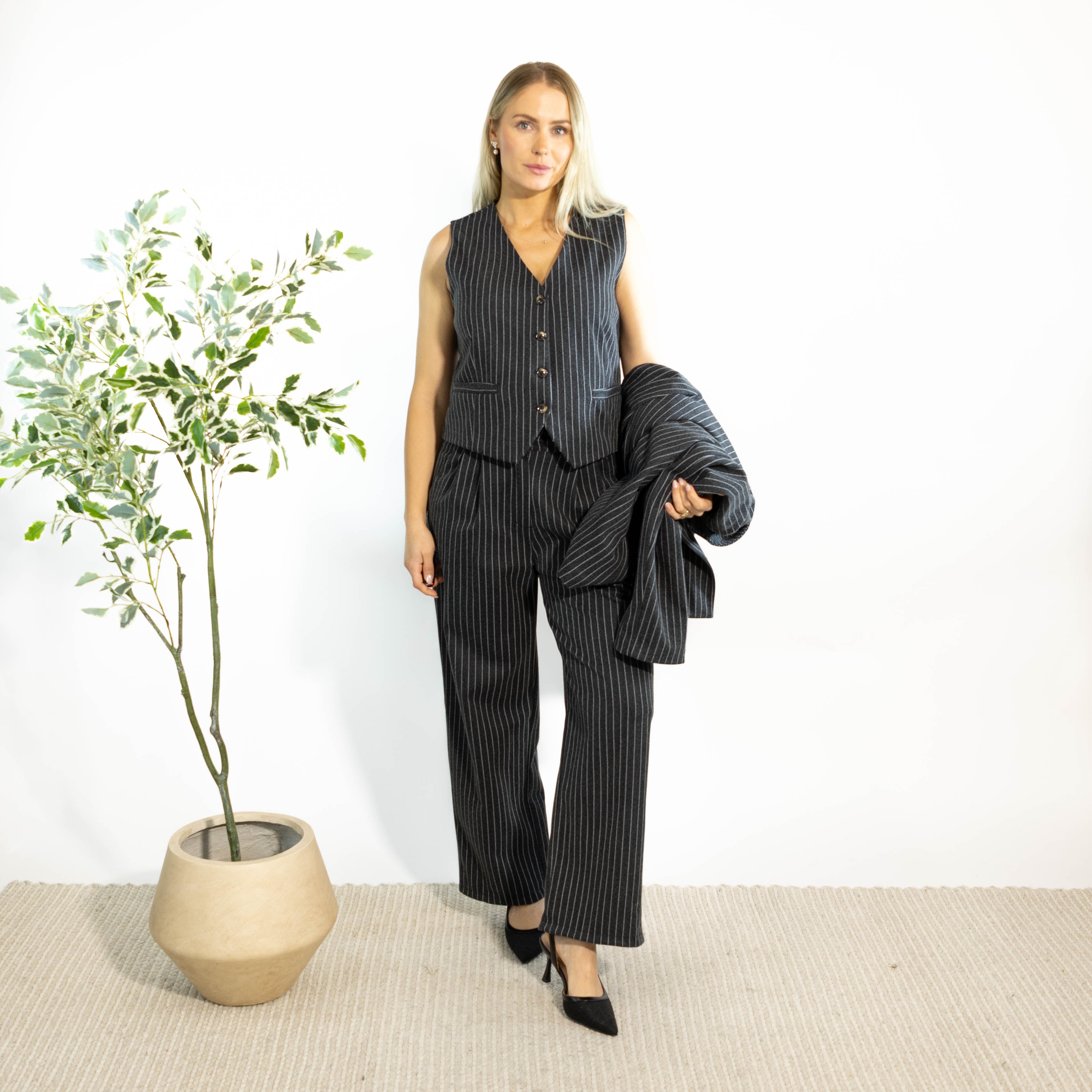 Lora stribet habitjakke, Grå