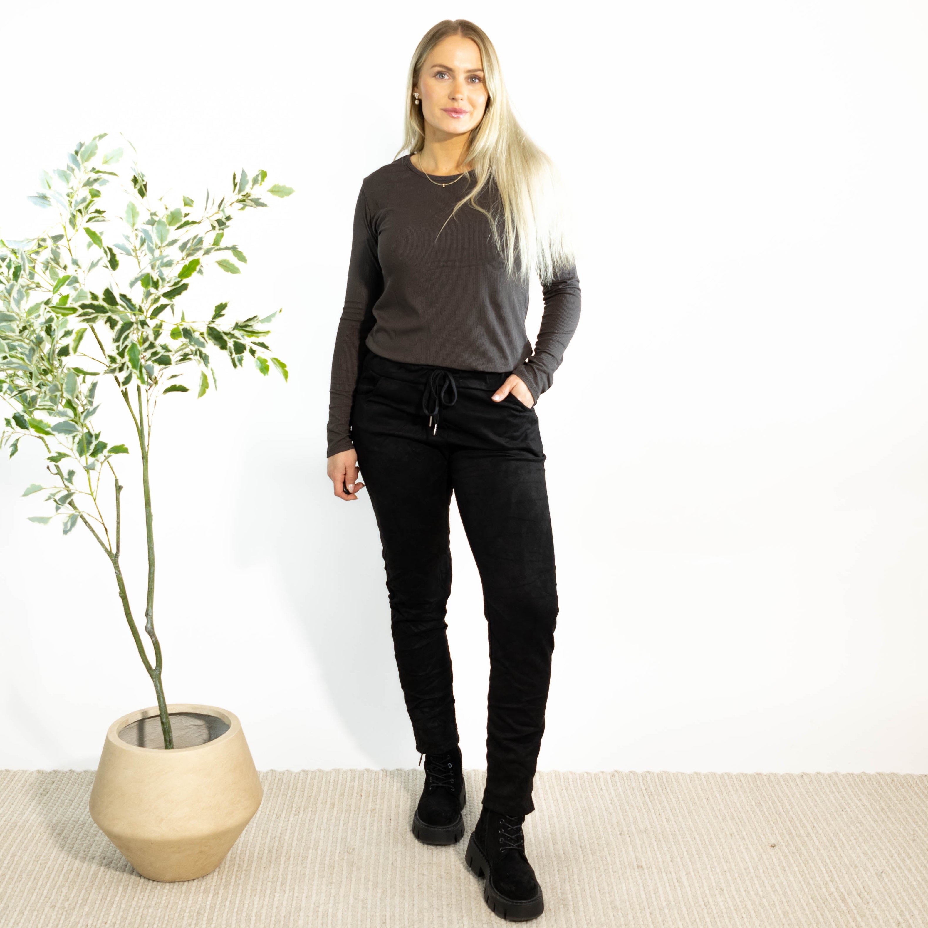 Nikki vegan bukser, Sort