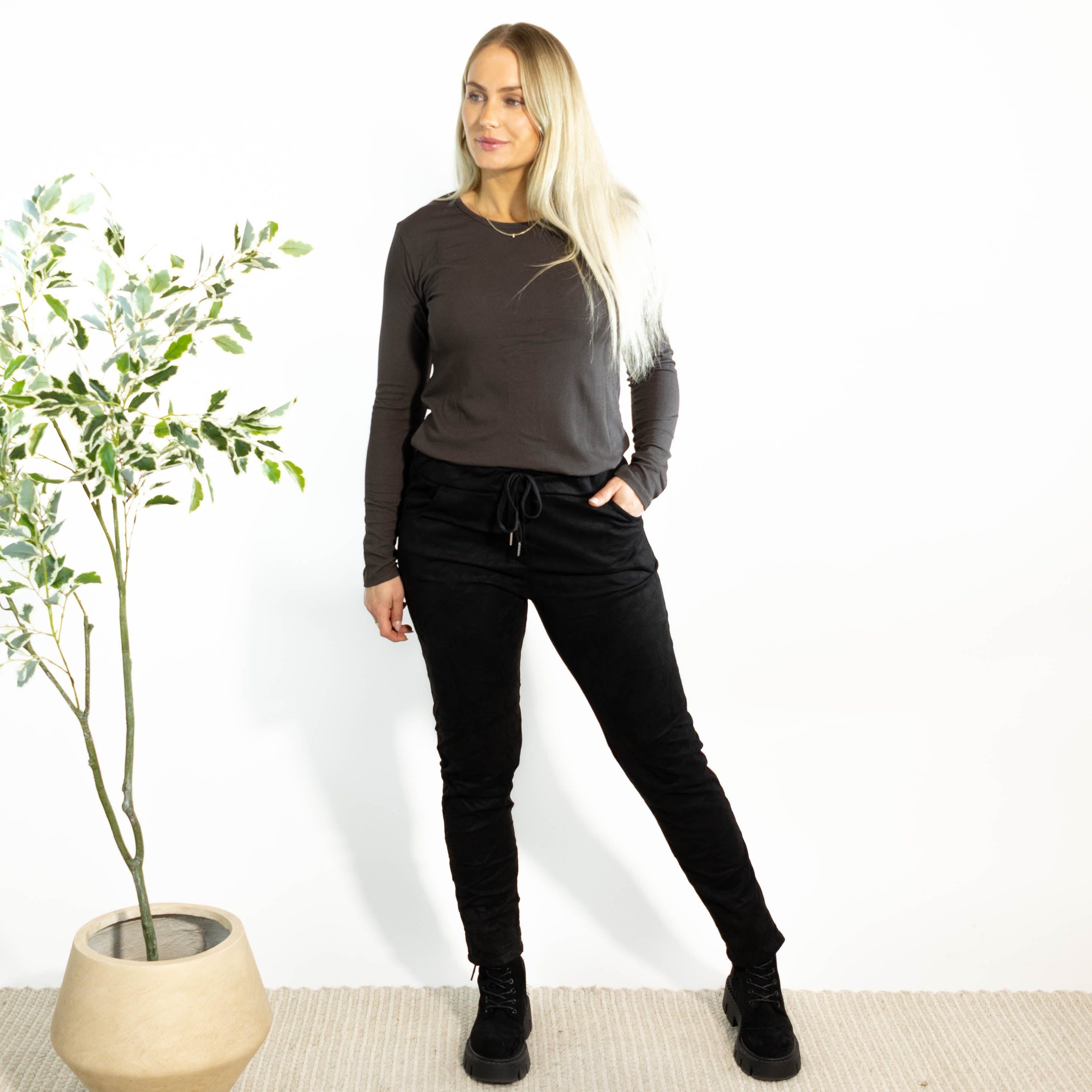 Nikki vegan bukser, Sort