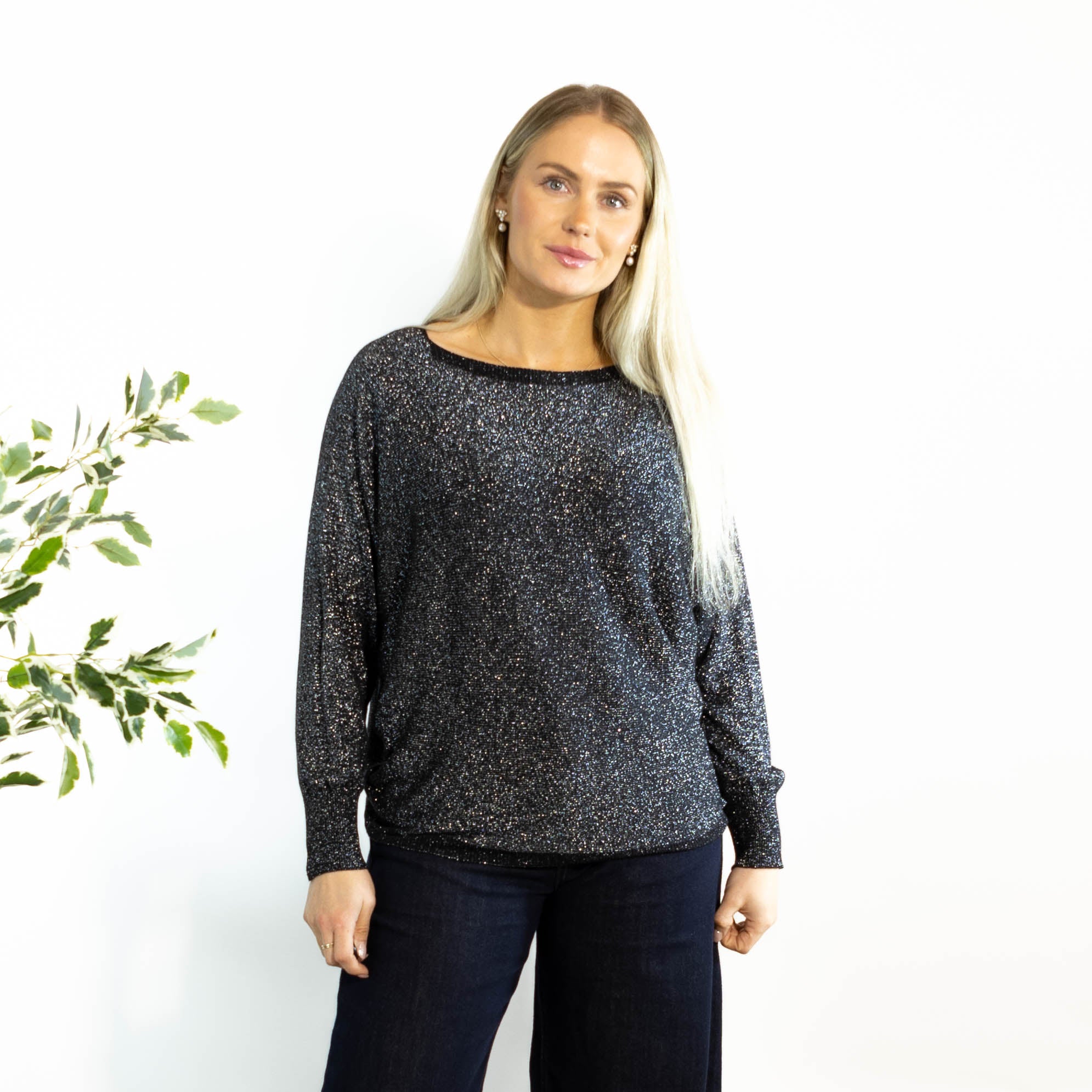 Toni batwing strik, Sort