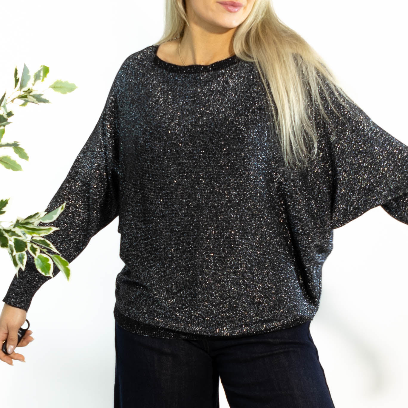 Toni batwing strik, Sort