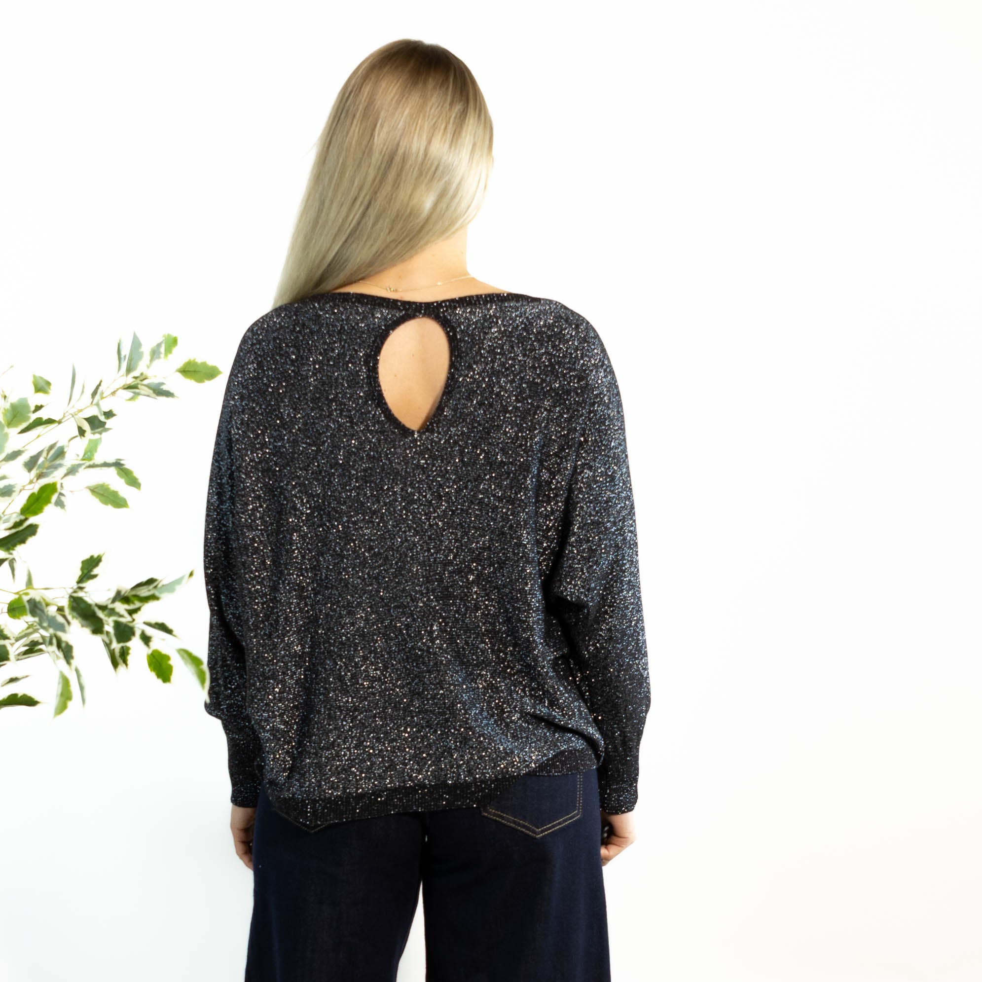 Toni batwing strik, Sort