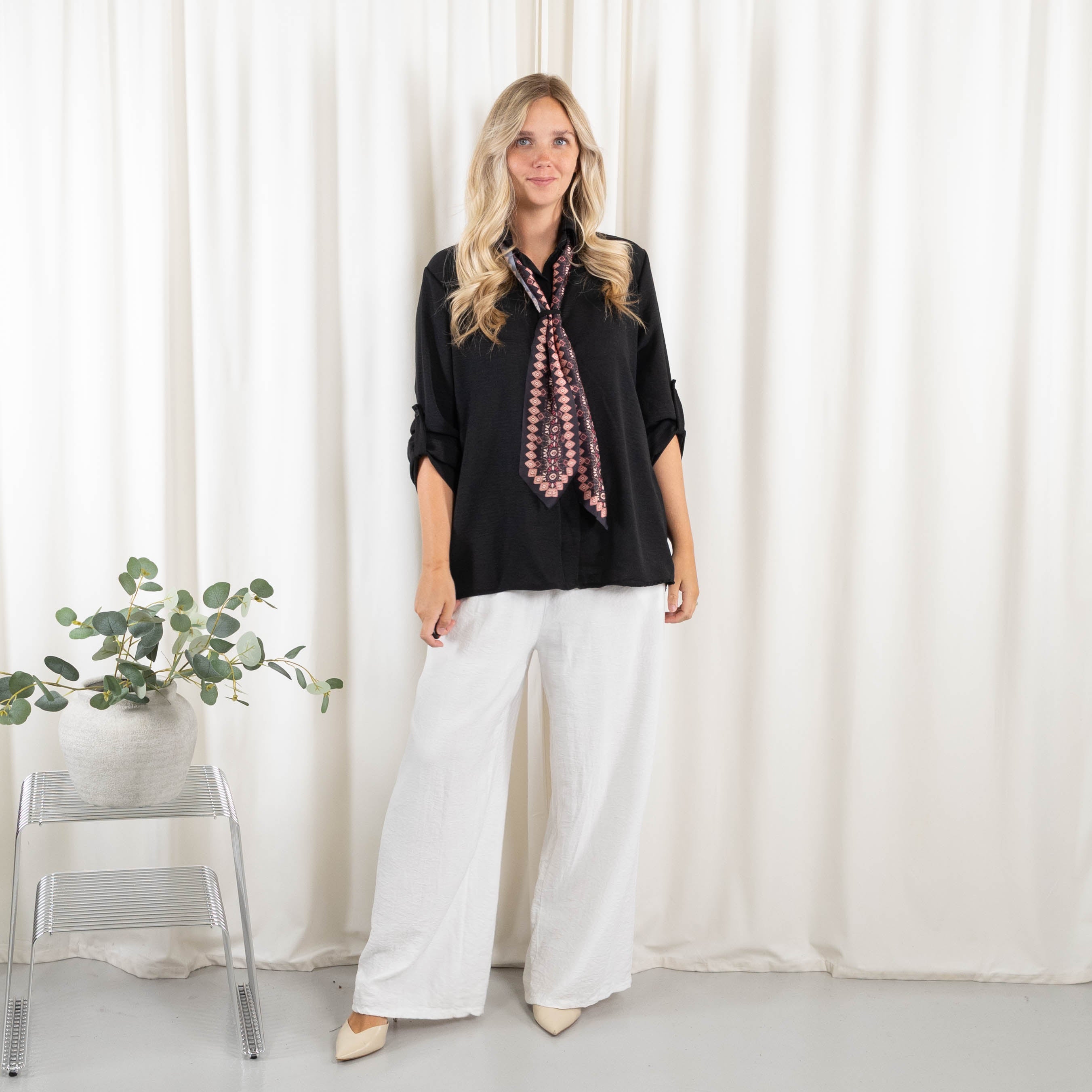 Karina overdel, Sort