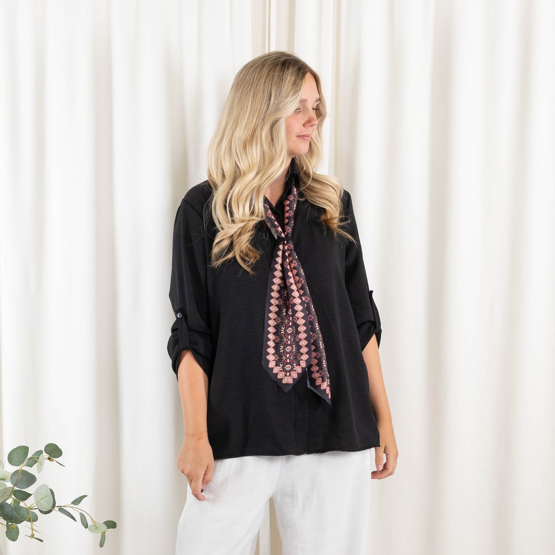 Karina overdel, Sort