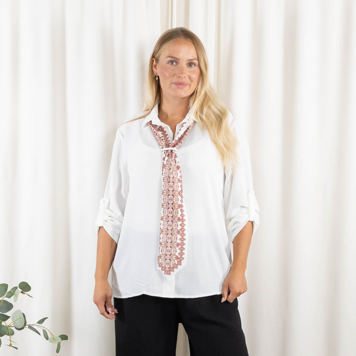 Karina overdel, Hvid