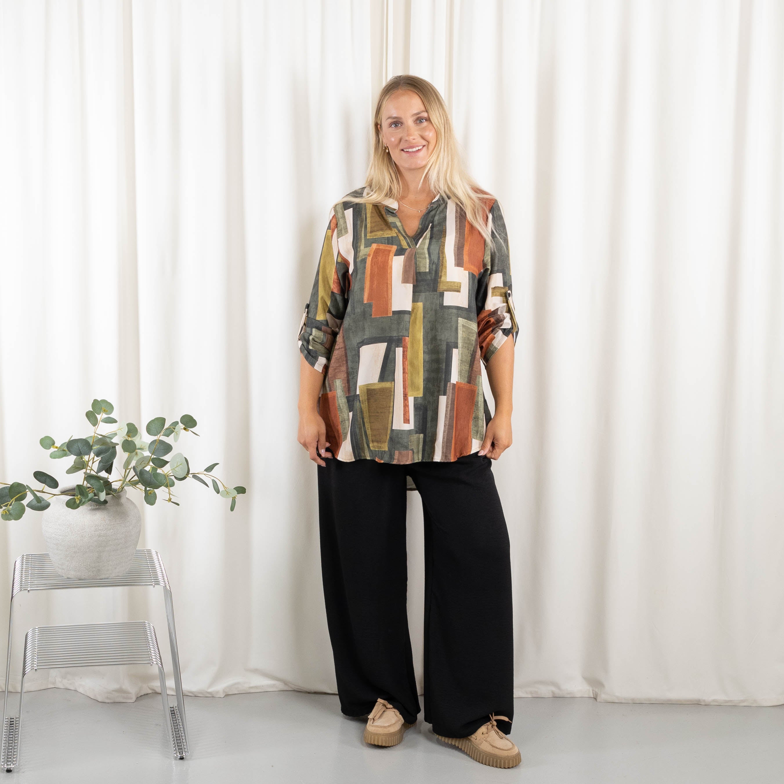 Sine overdel, Khaki