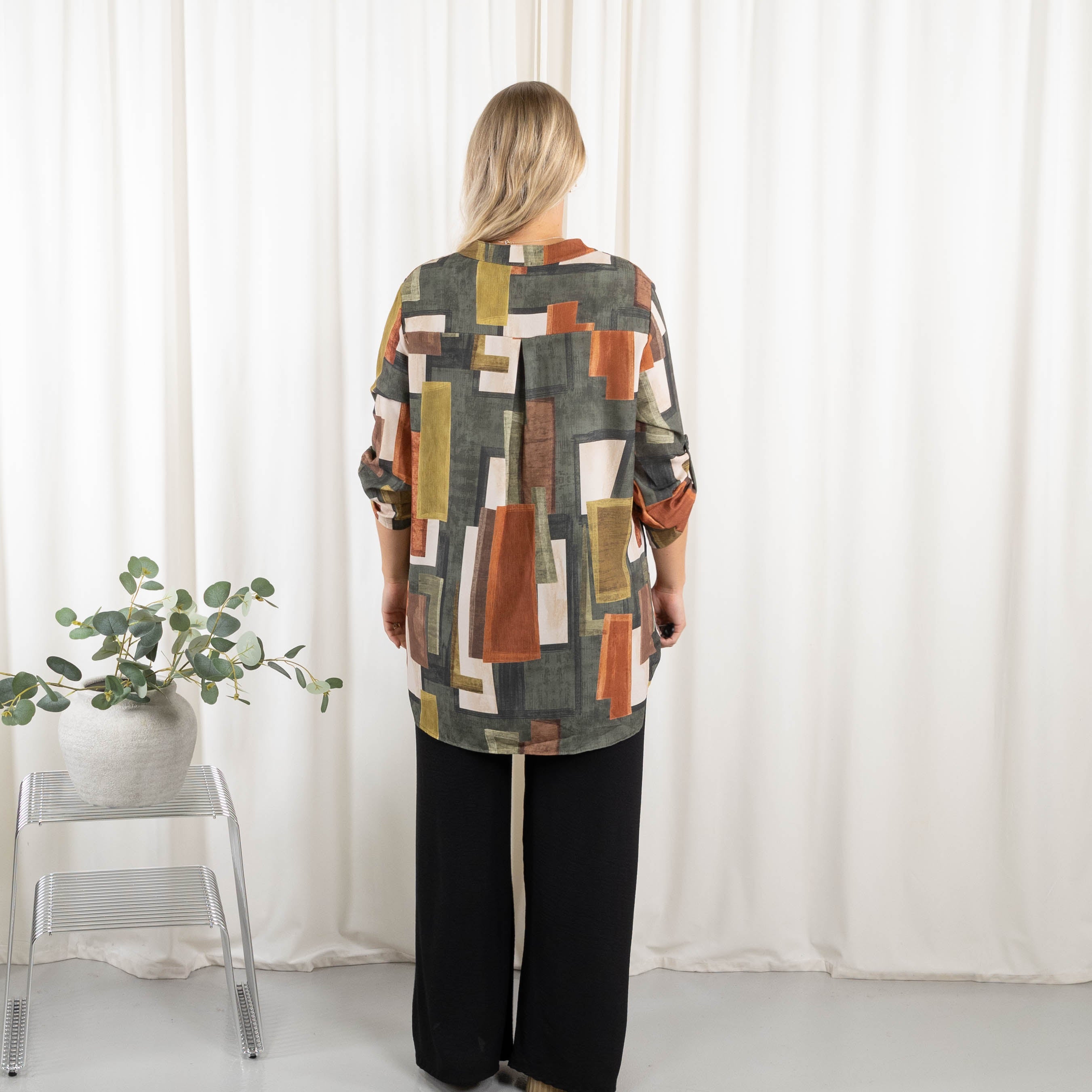 Sine overdel, Khaki