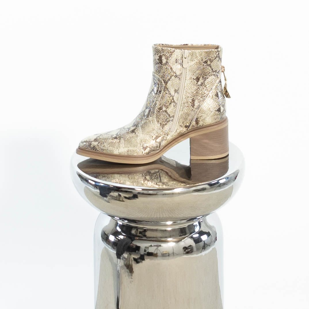 Dagmar slangeskinds støvle, Guld