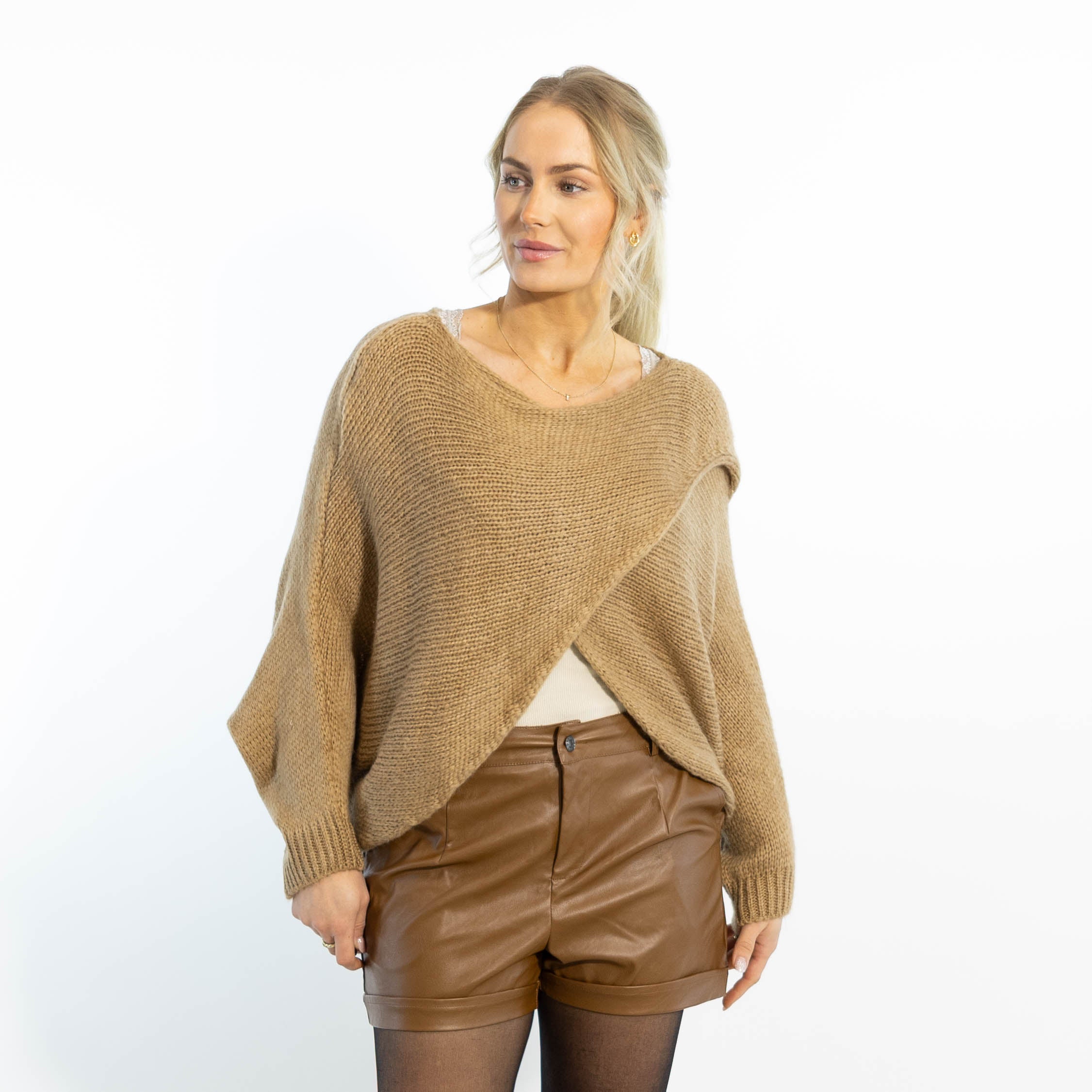 Antonia poncho, Camel