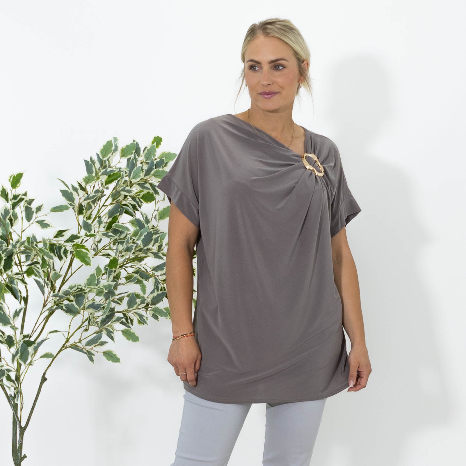 Elena overdel m. broche, Taupe