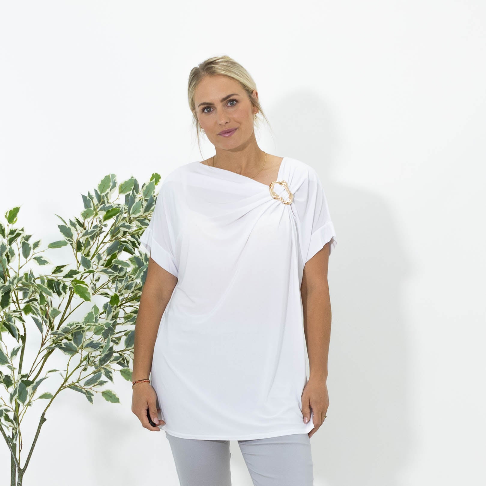 Elena overdel m. broche, Hvid