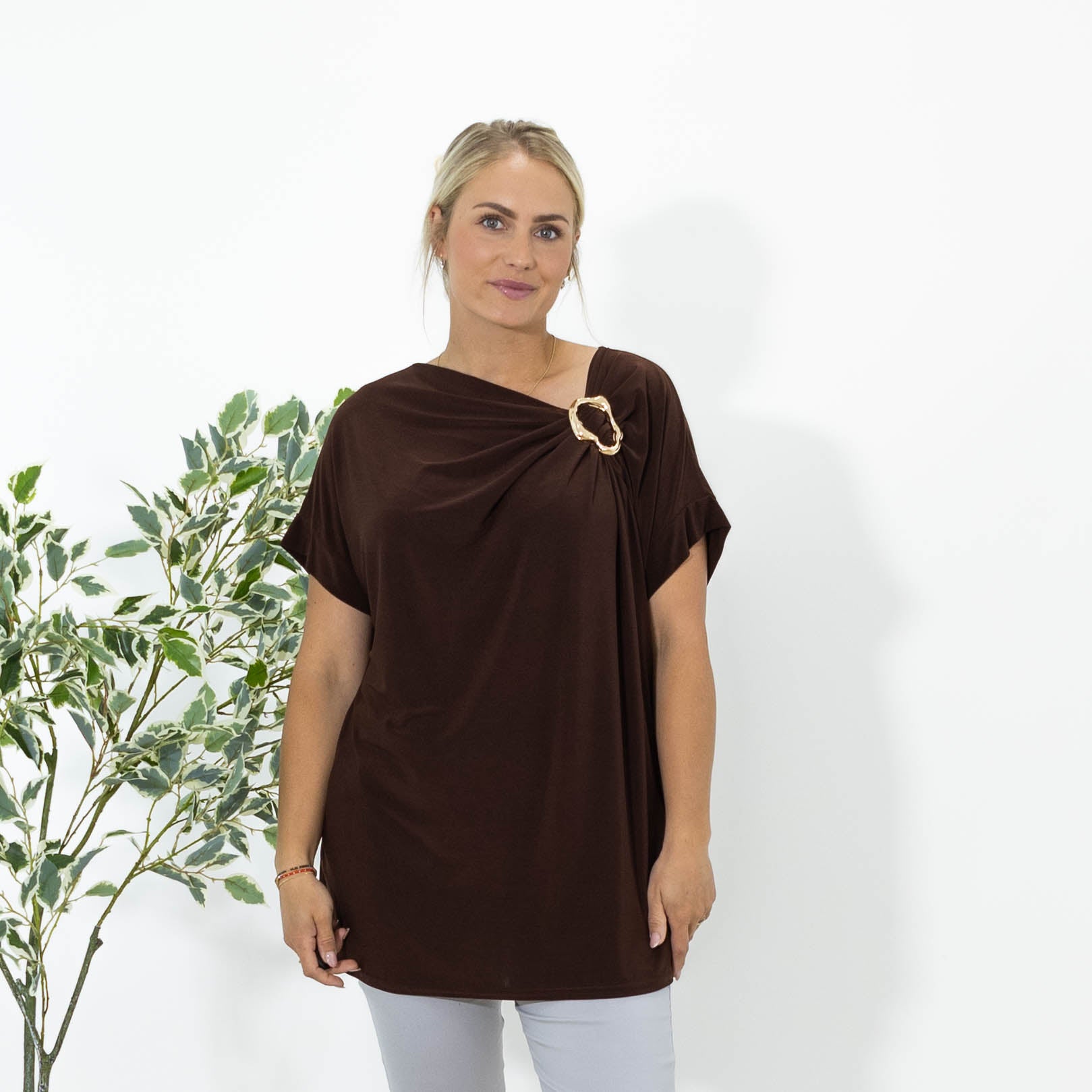Elena overdel m. broche, Choko