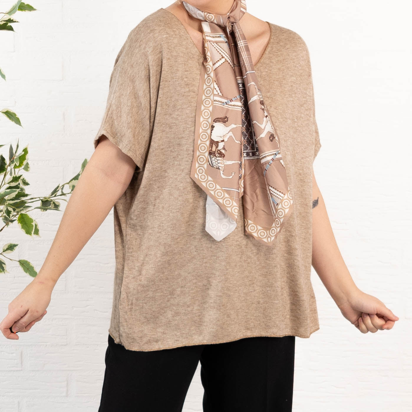 Scarlet strik, Taupe