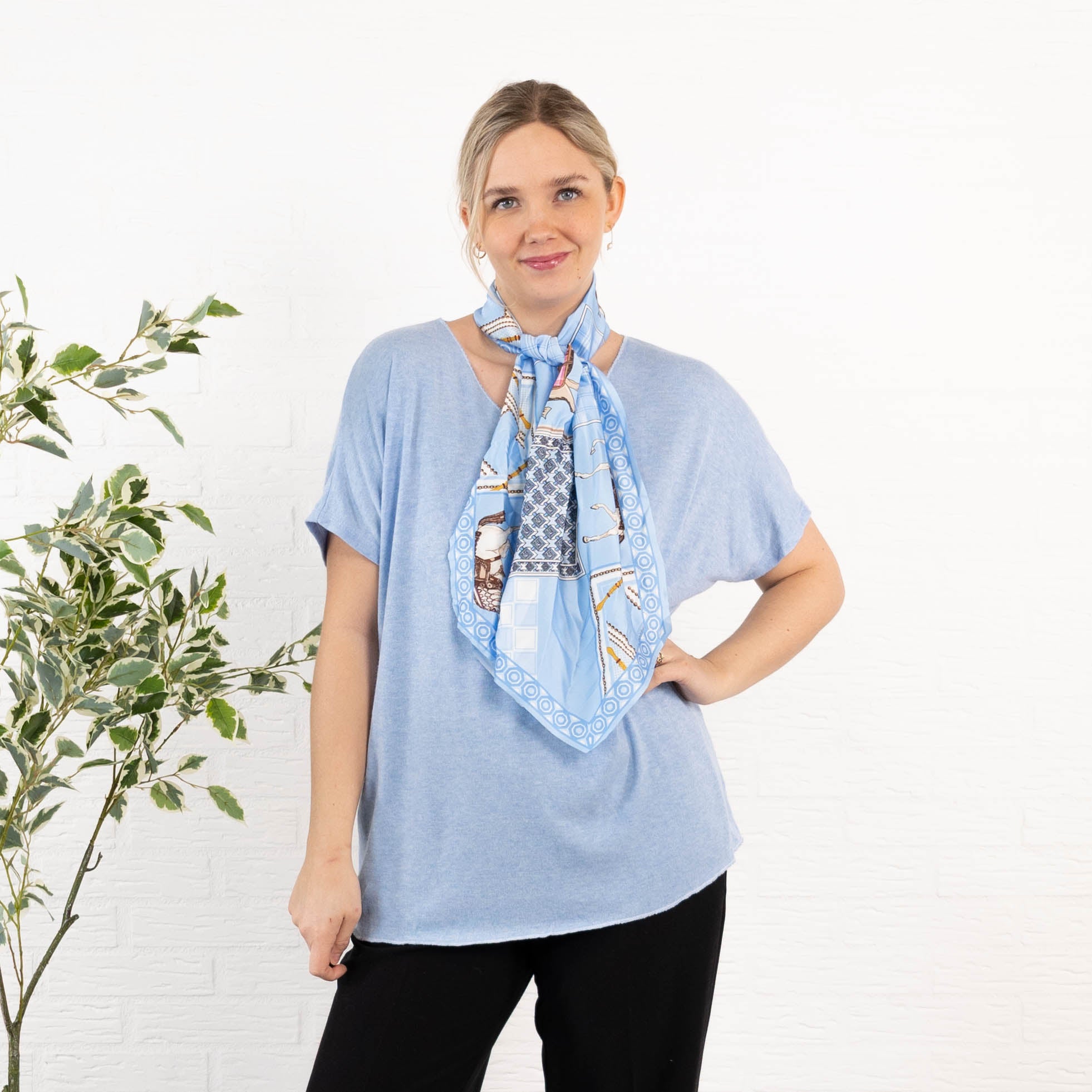 Scarlet strik, Lyseblå