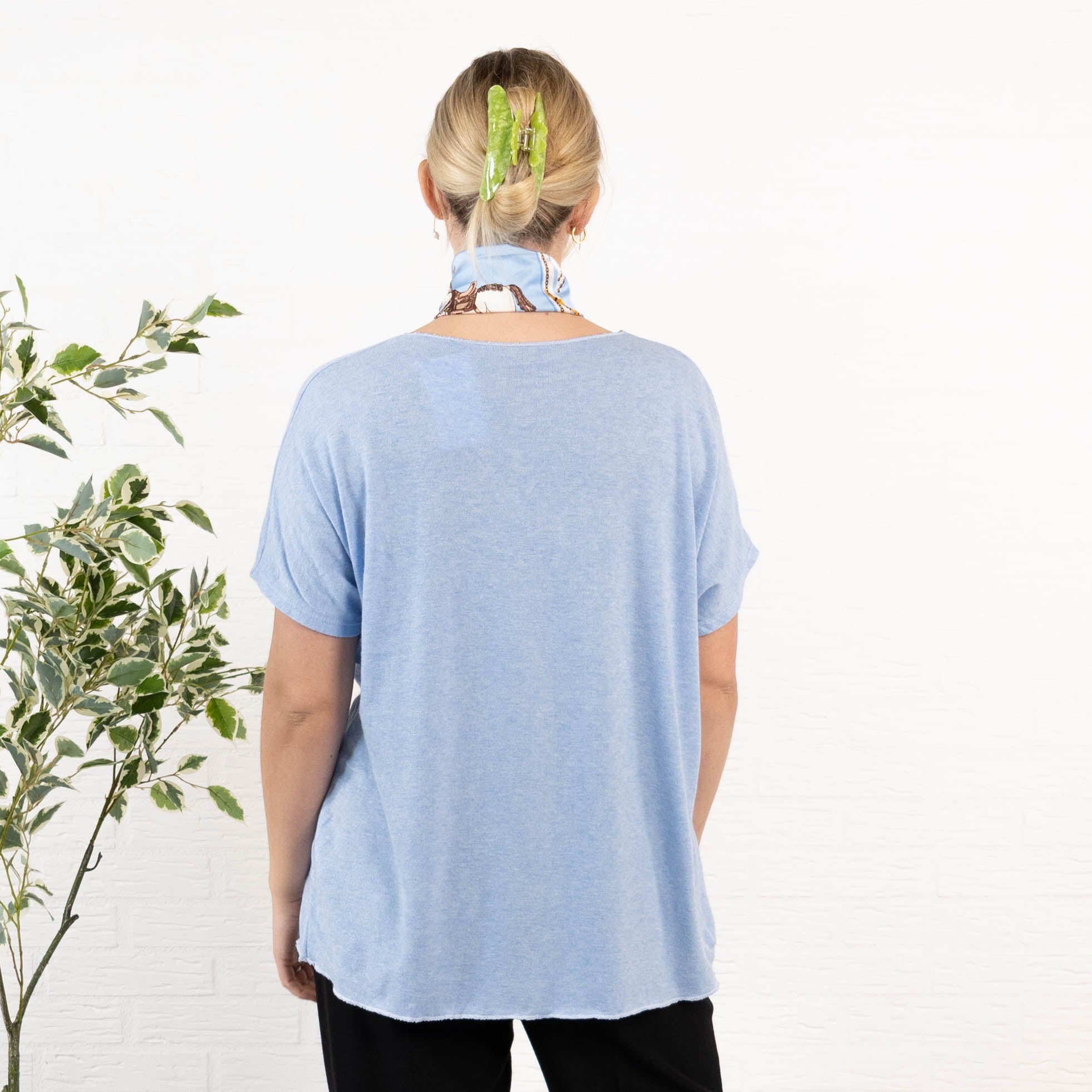 Scarlet strik, Lyseblå