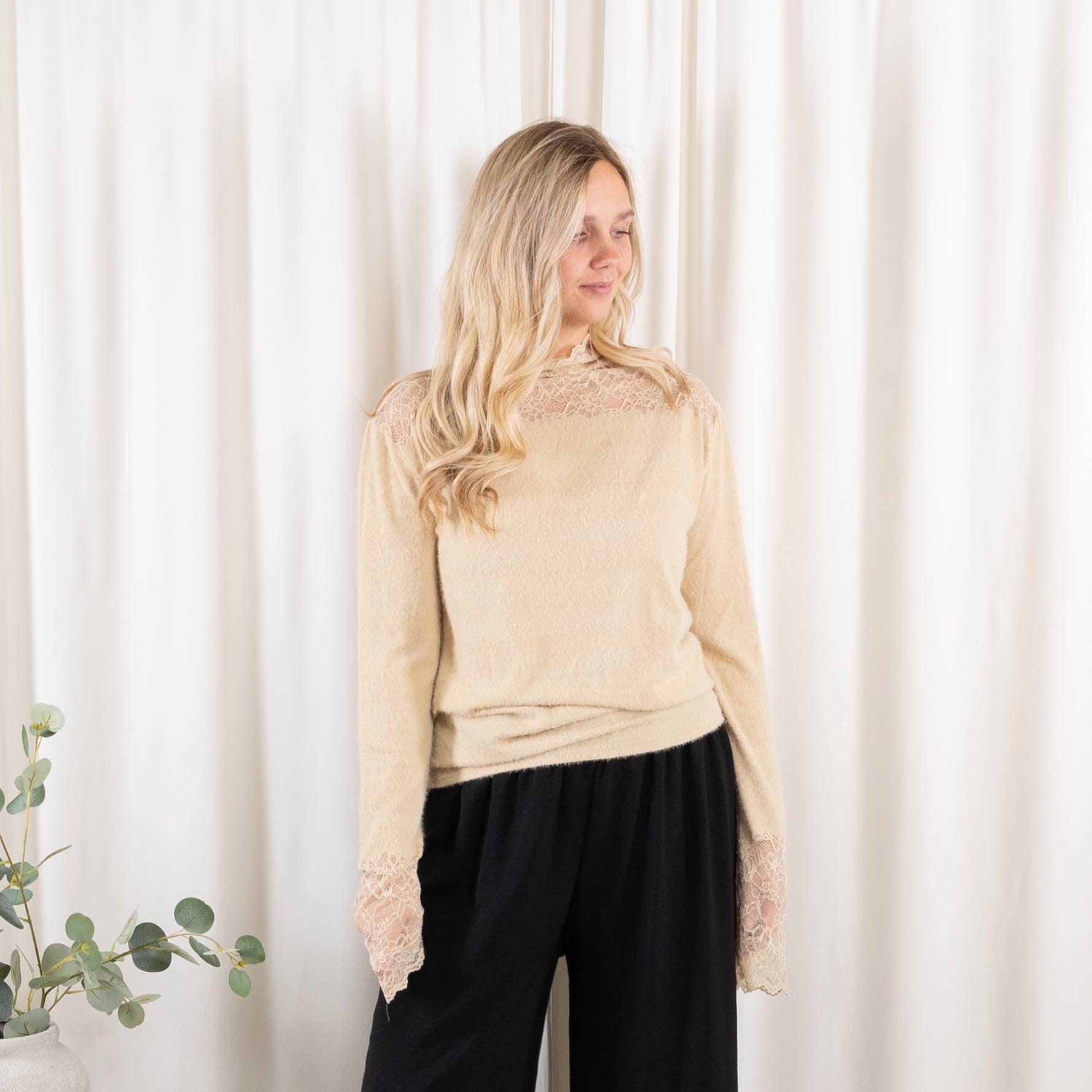 Jill overdel, Beige