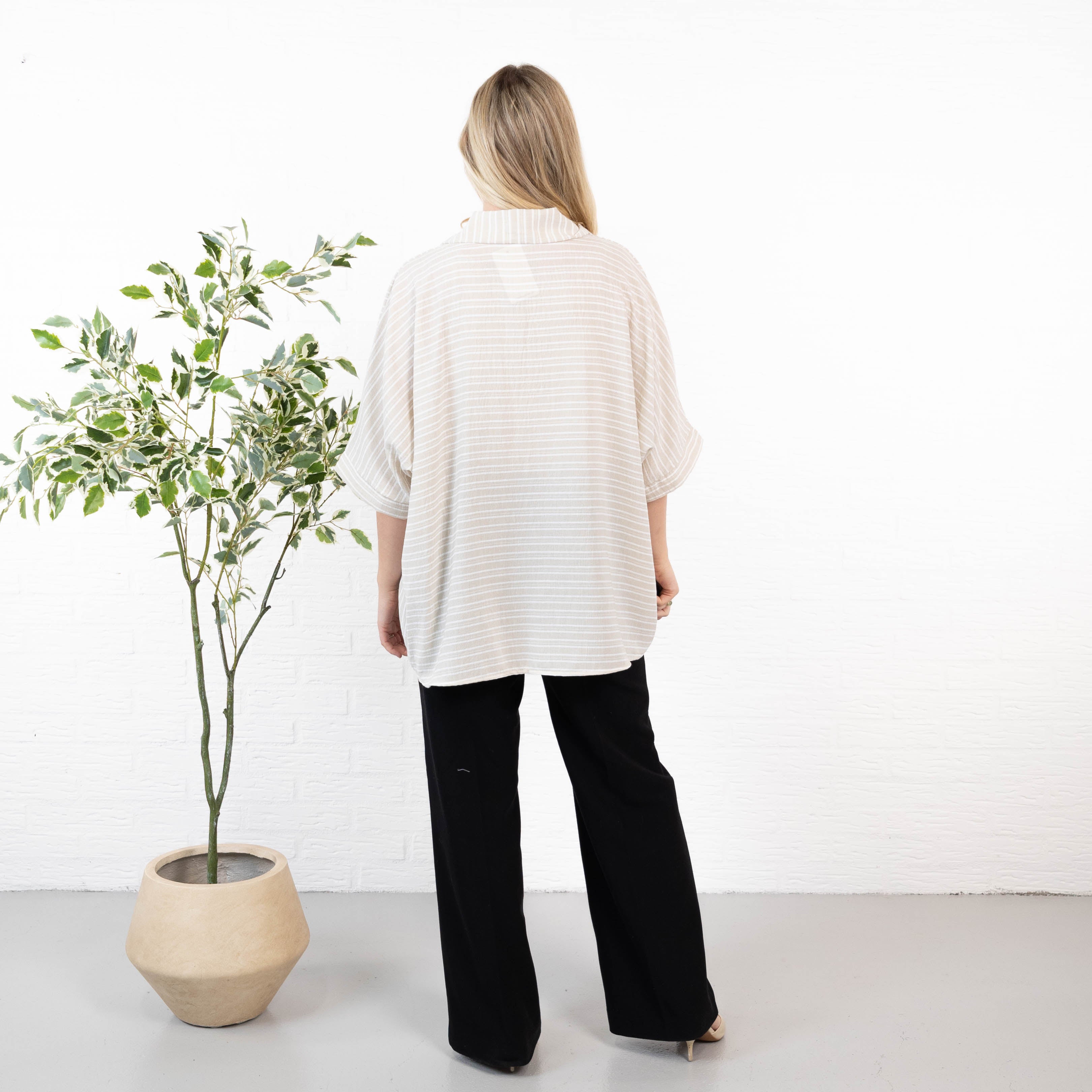 Chrisy overdel, Beige