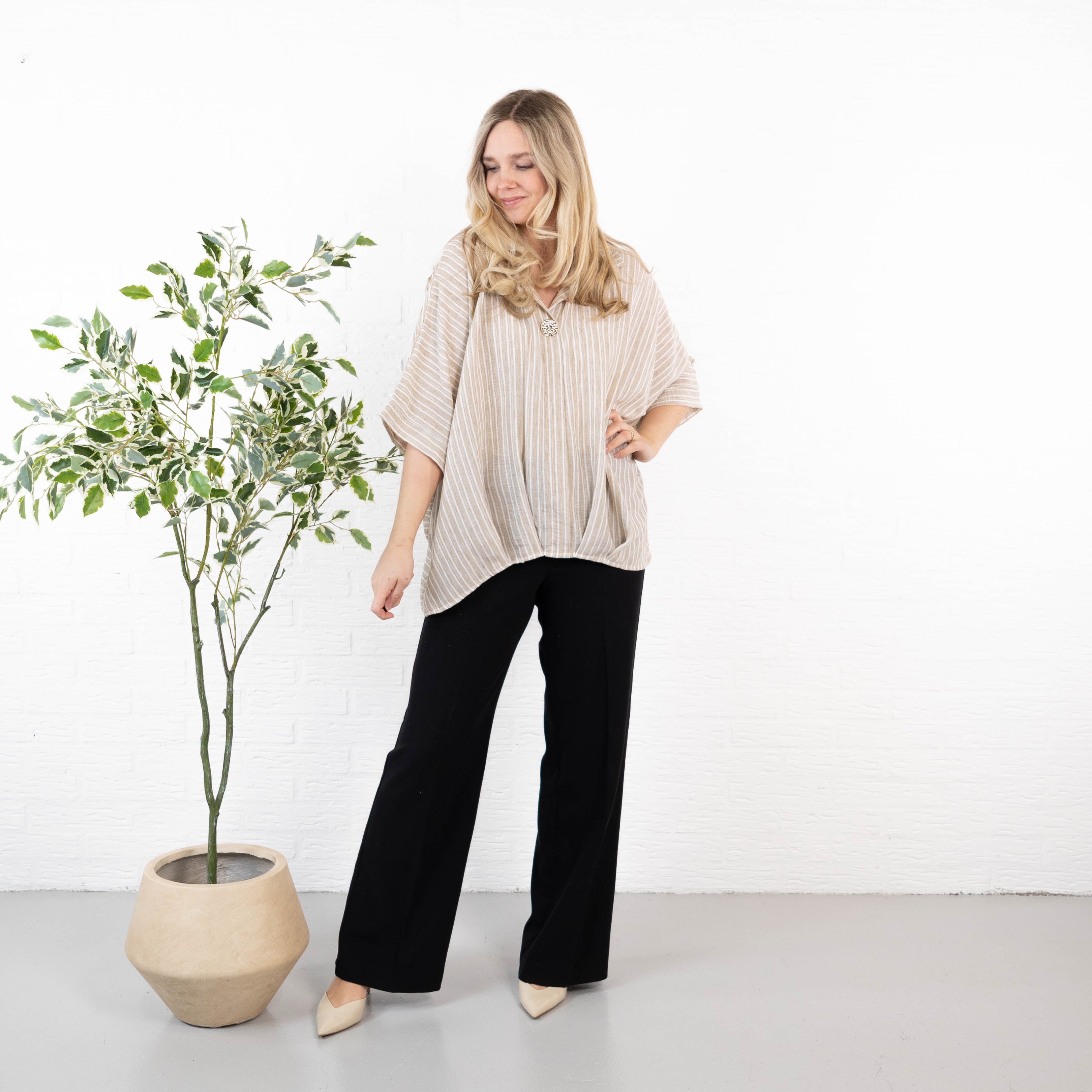 Chrisy overdel, Taupe