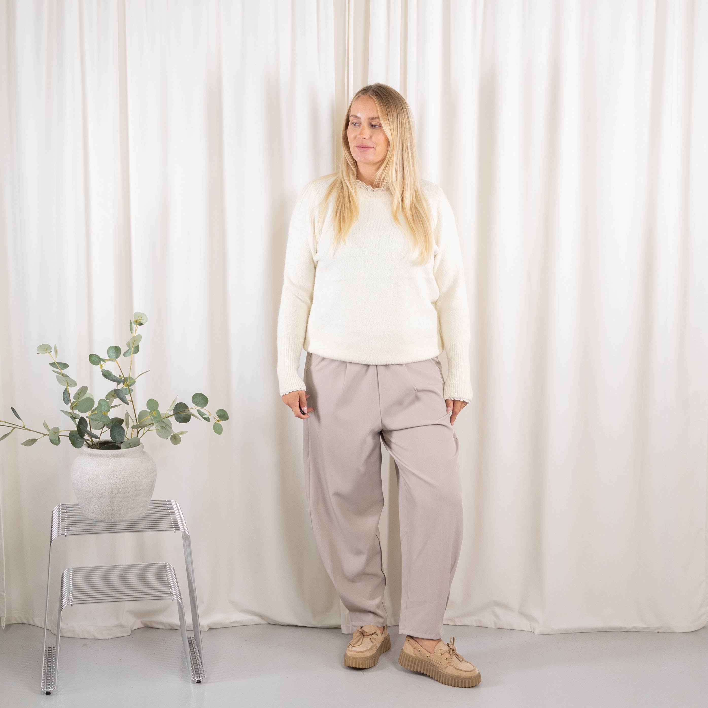 Lorna strik, Råhvid