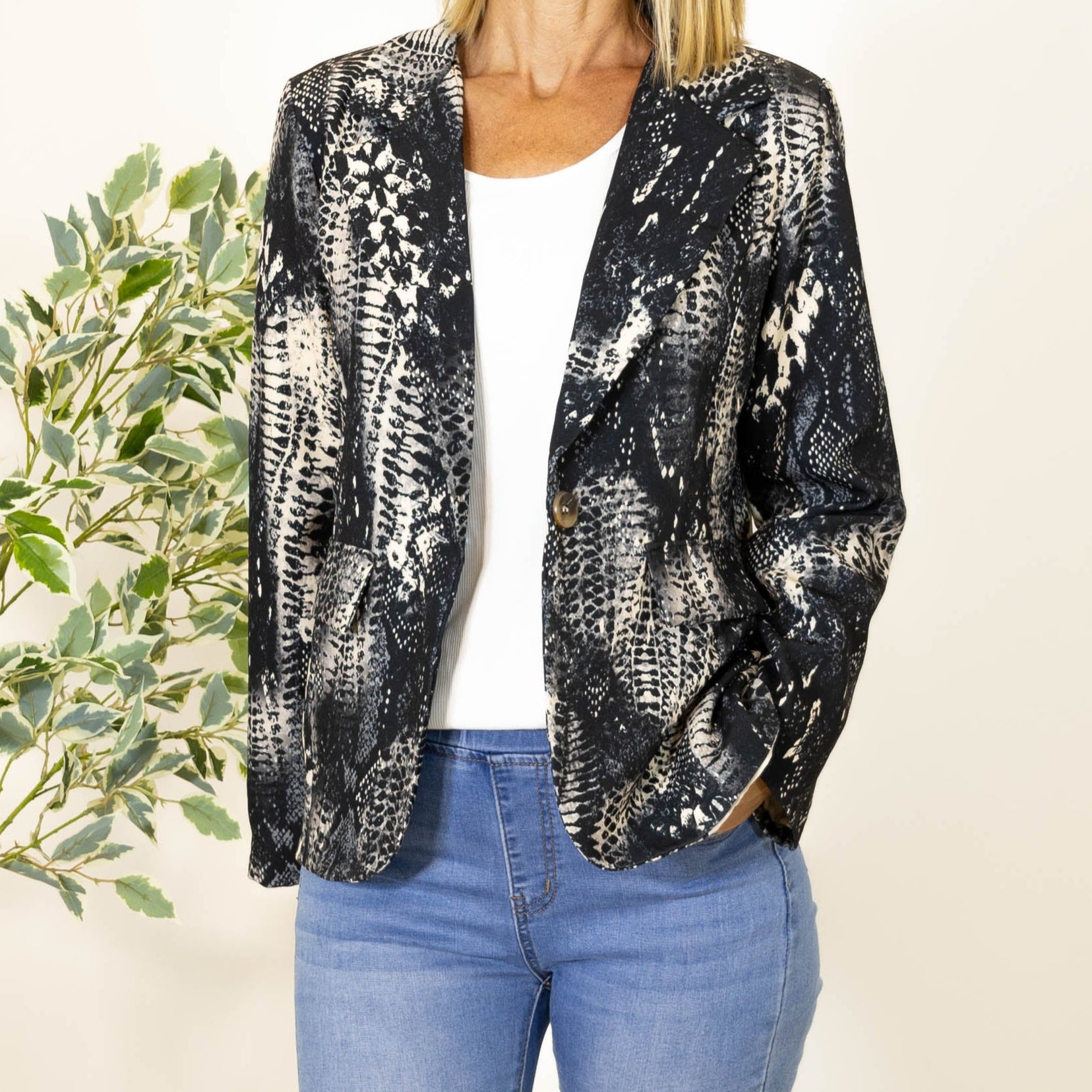 Doris blazer, Sort
