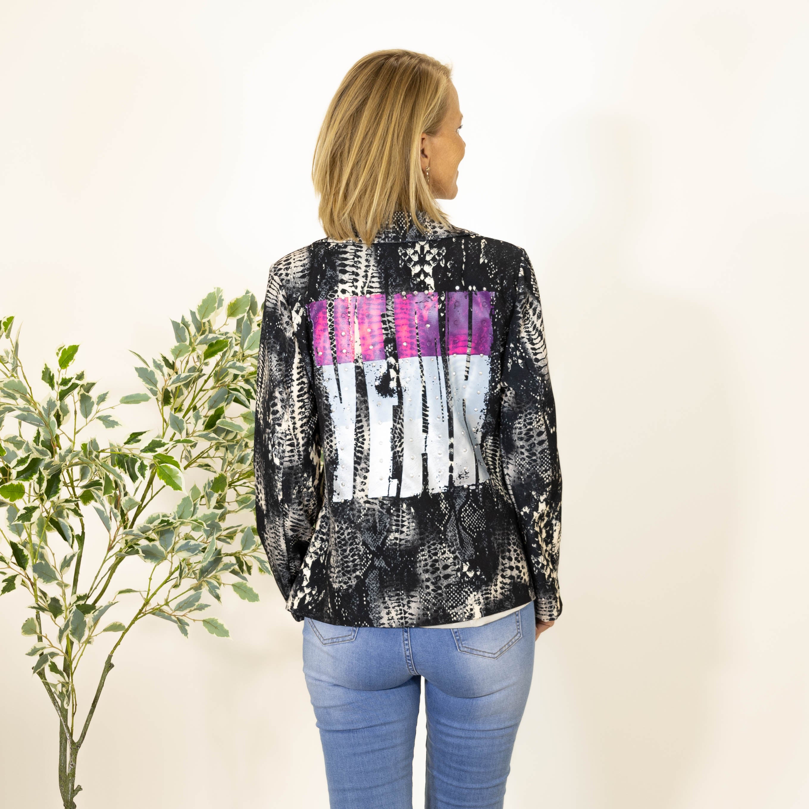 Doris blazer, Sort