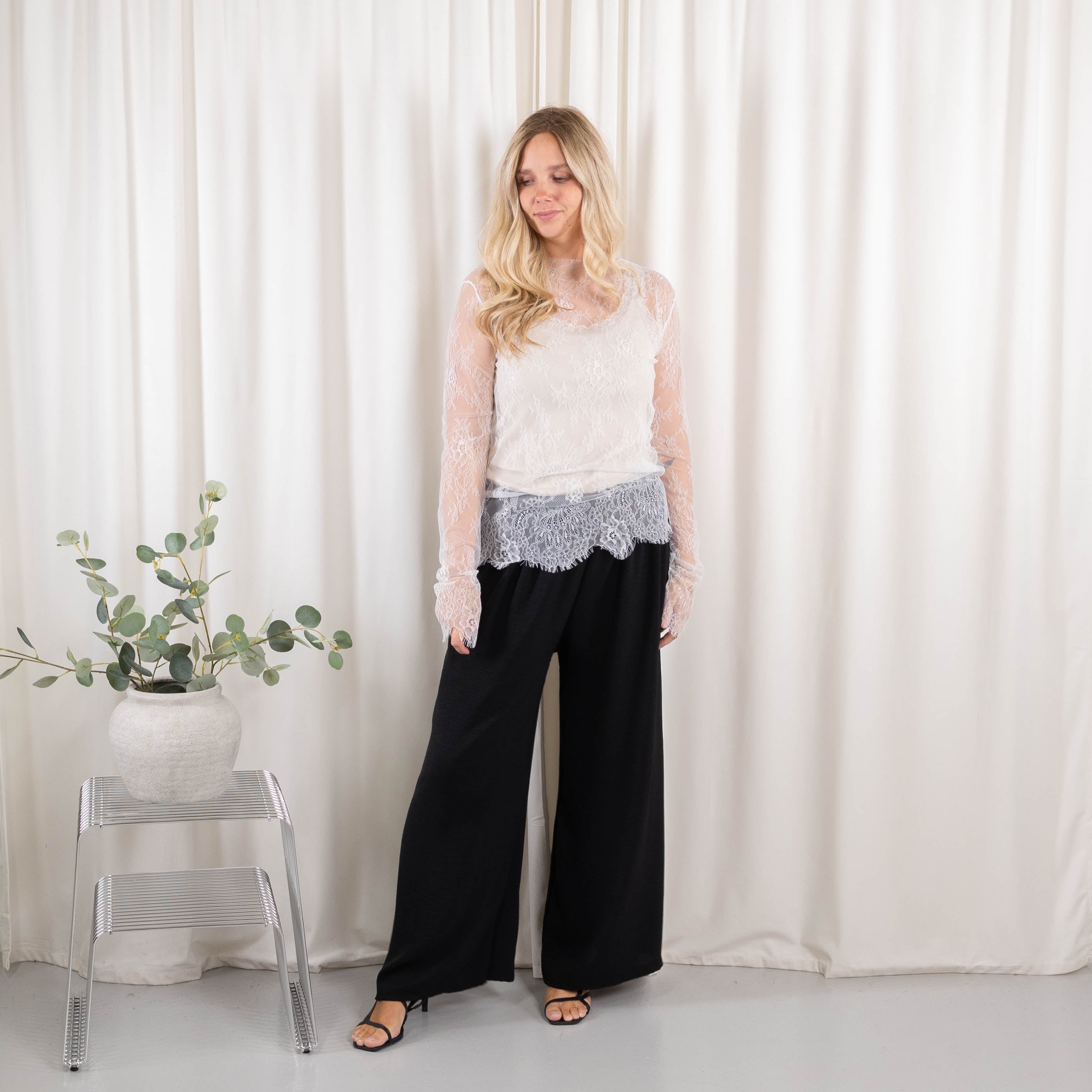 Pia underdel, Hvid