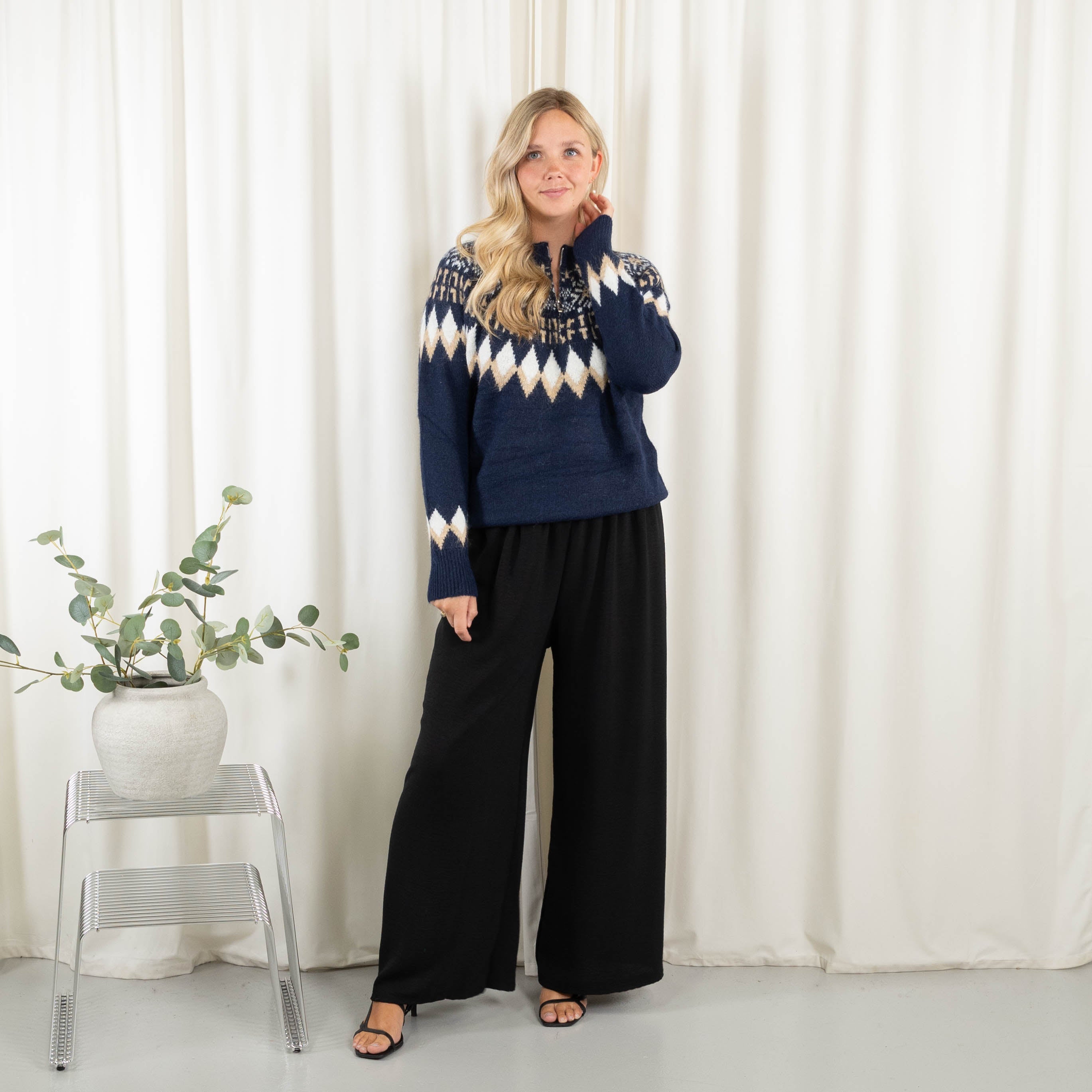 Delilah strik, Navy