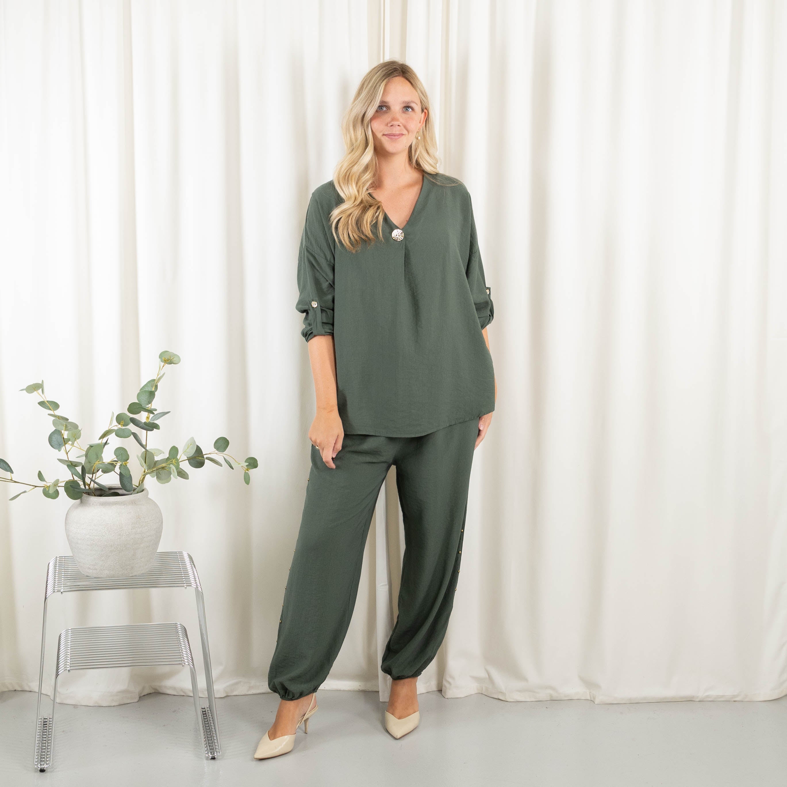 Stacy overdel, Khaki